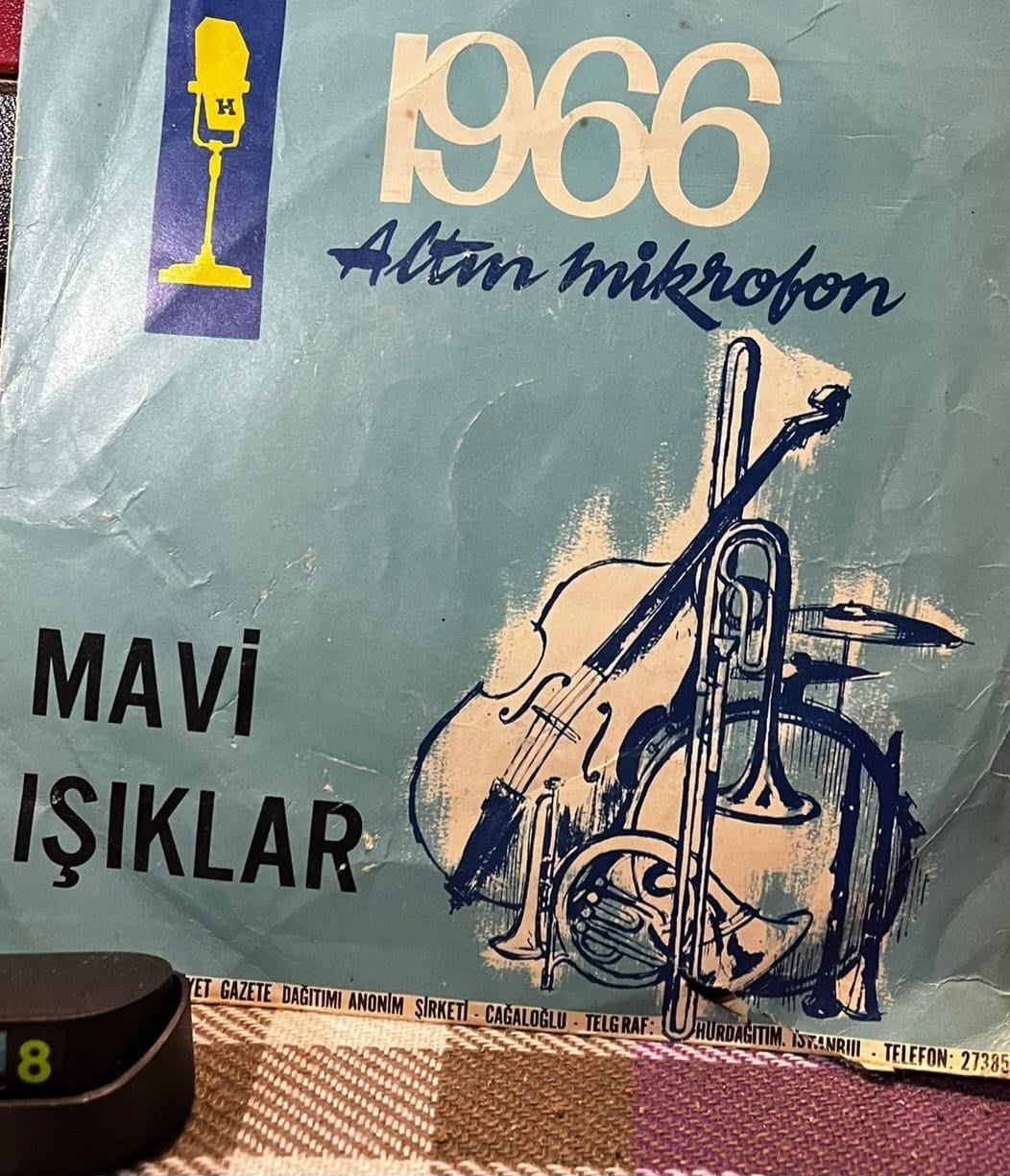Mavi Işıklar - Çayır Çimen Geze Geze / Pınarbaşı (1966 Altın Mikrofon) Orijinal 45'lik Plak