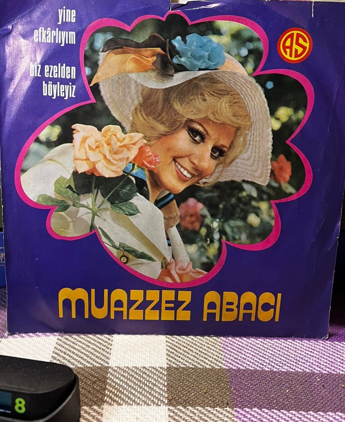 Muazzez Abacı - Yine Efkârlıyım / Biz Ezelden Böyleyiz (7
