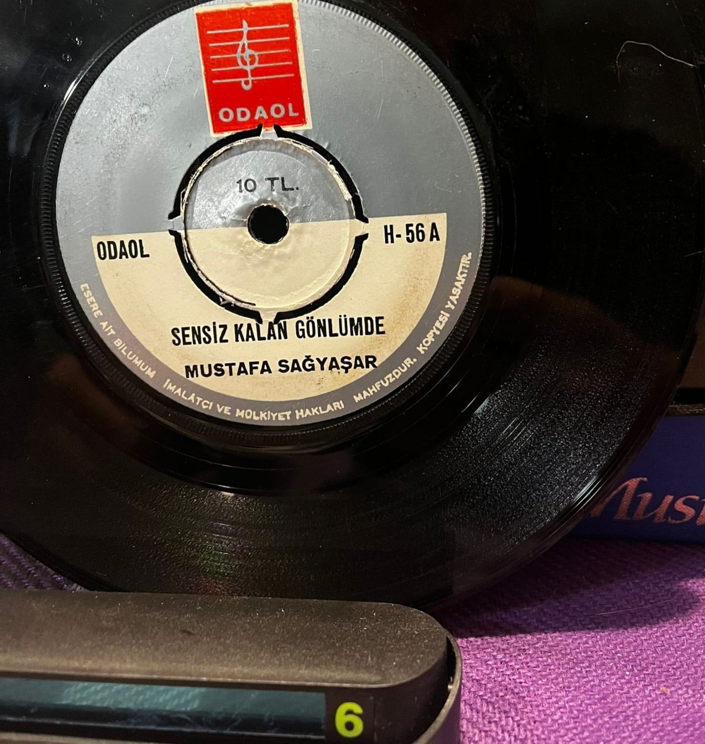 Mustafa Sağyaşar - Sensiz Kalan Gönlümde / Hasret İçimde Bir Kor (1970) 45'lik Plak - Odaol H-56