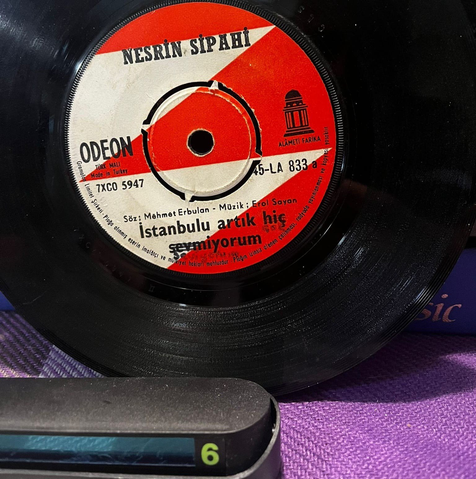 Nesrin Sipahi - İstanbullu Artık Hiç Sevmiyorum / İstanbul'a Gelmeseydim 7