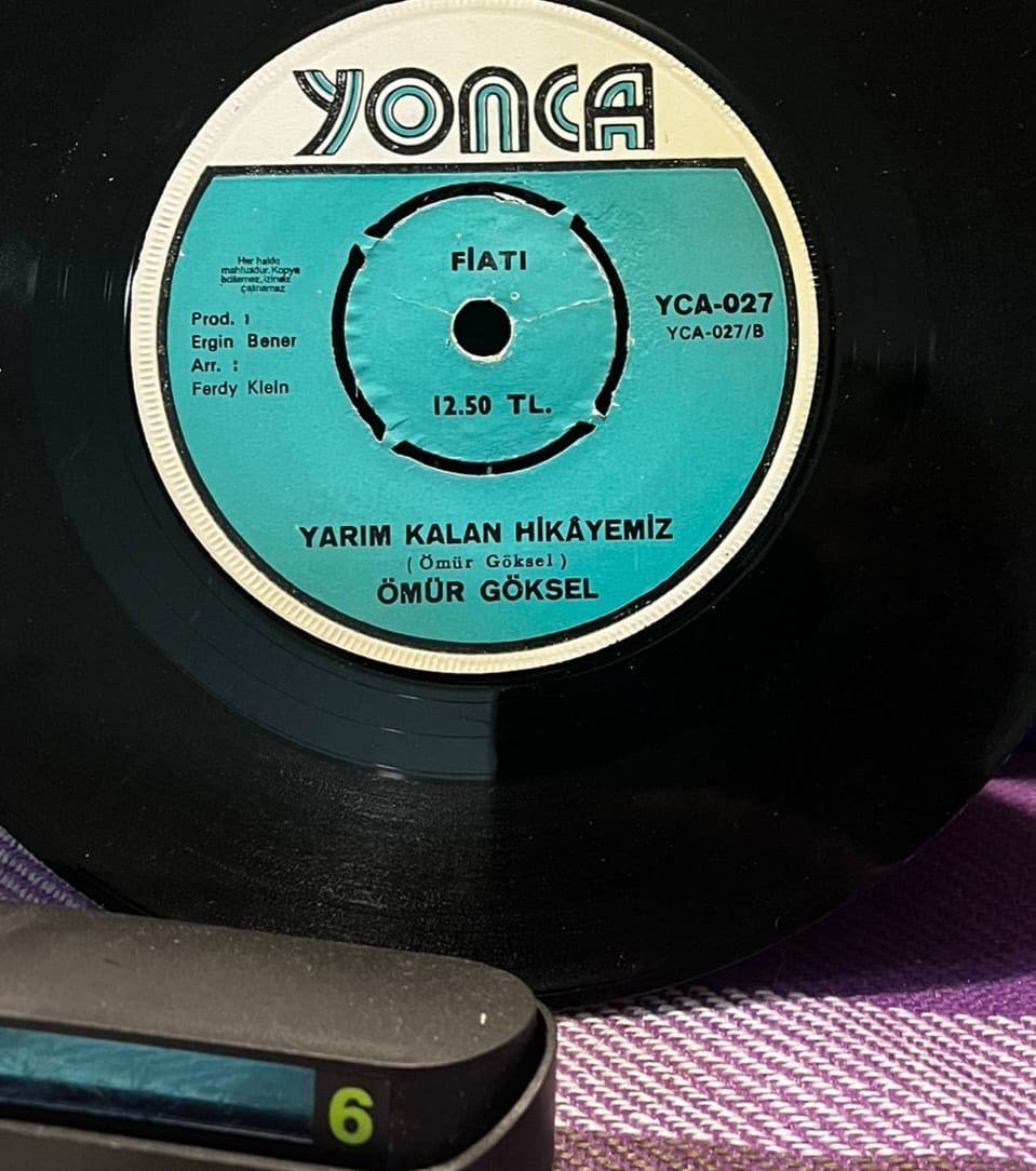 Ömür Göksel - Sevemem Artık / Yarım Kalan Hikayemiz - Yonca Plak 45'lik