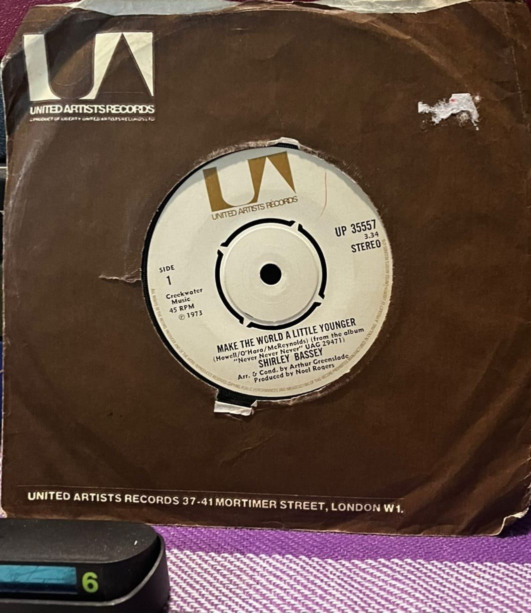 Shirley Bassey - Make The World A Little Younger / The Old Fashioned Way (1973) İngiltere Baskı 45'lik Plak