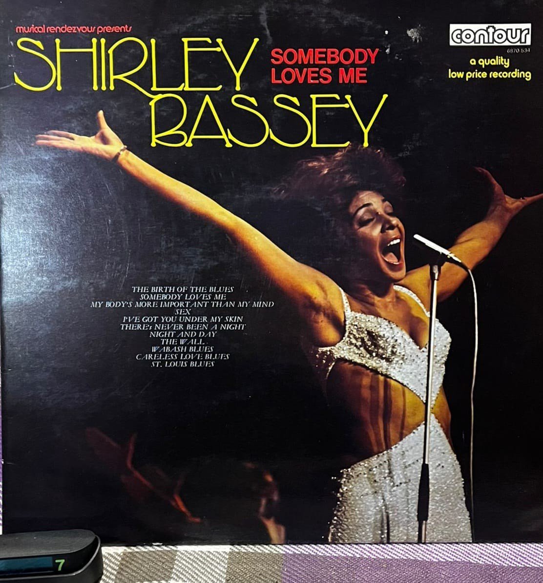 Shirley Bassey – Somebody Loves Me (LP, Compilation, Contour – 6870 534)