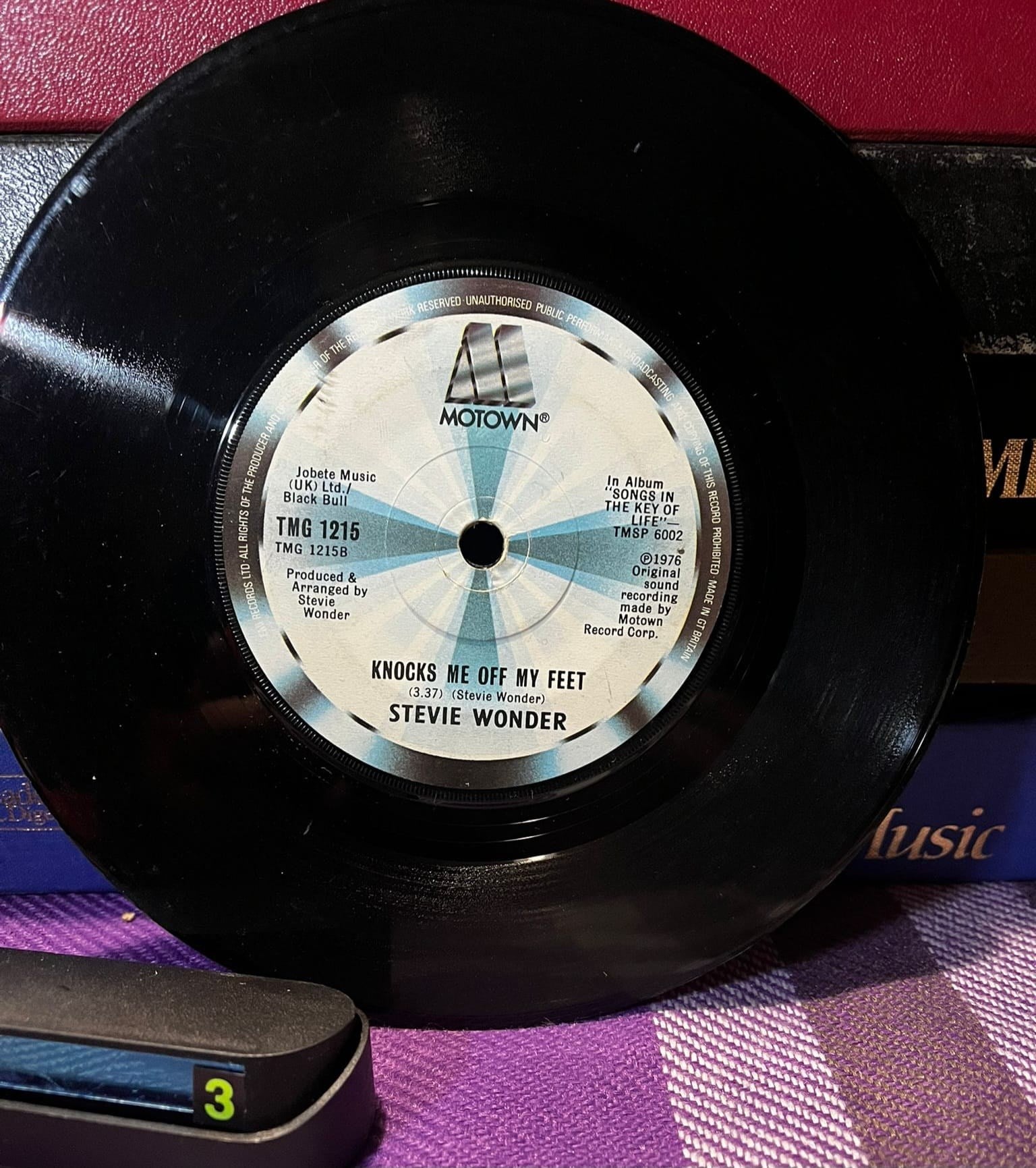 Stevie Wonder - I Ain't Gonna Stand For It / Knocks Me Off My Feet (7