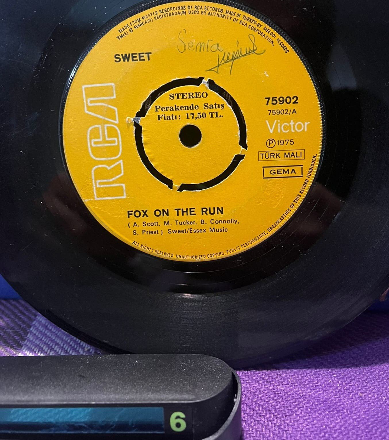Sweet - Fox On The Run / Miss Demeanour - 1975 Yerli Baskı - RCA Victor 75902 45'lik Plak