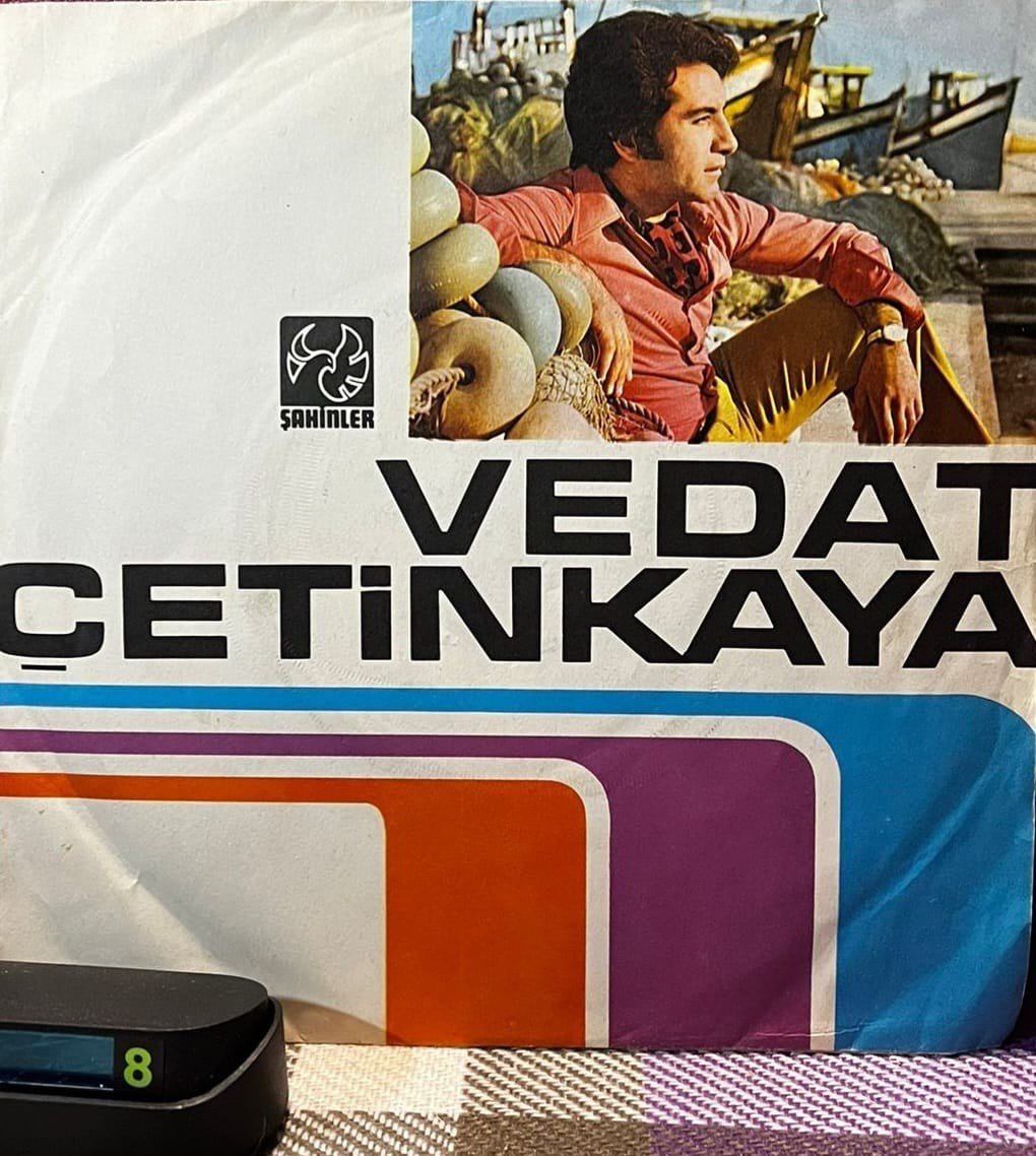 Vedat Çetinkaya - Kapandı Birer Birer / Hangi Rüzgar Attı Seni (45'lik Plak)