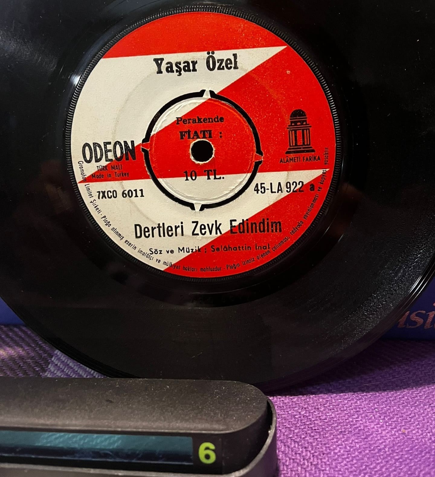 Yaşar Özel - Dertleri Zevk Edindim / Yaklaşıyor Gün Be Gün (1970) 45'lik Plak - Odeon 45-LA 922