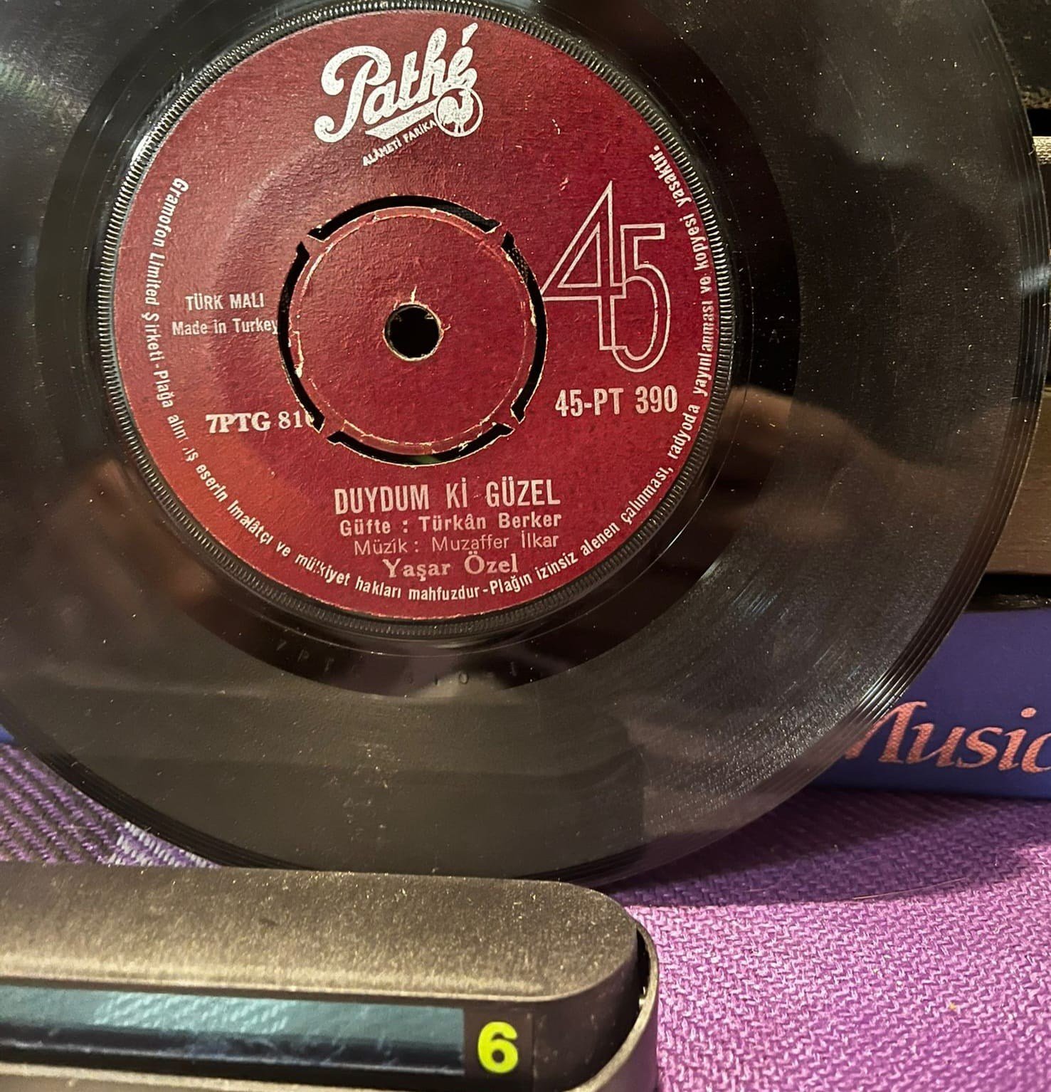 Yaşar Özel - Duydum Ki Güzel / Hatıra - Pathé 45'lik Plak (7PTG 810)