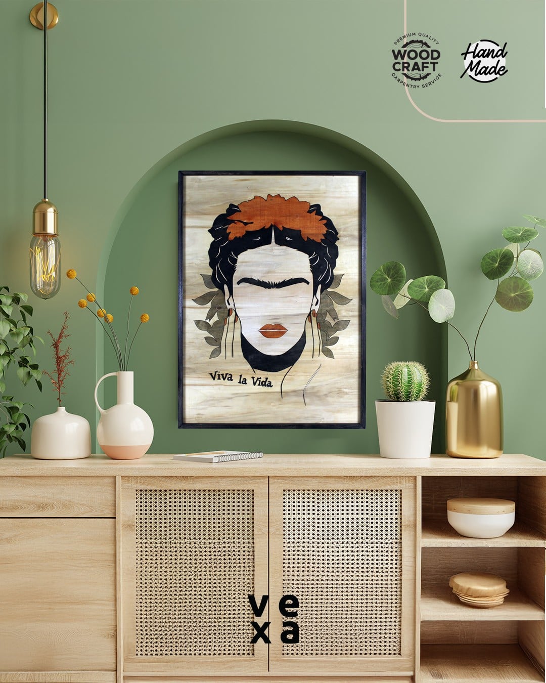 Frida Kahlo Ahşap Tablo – %100 El Yapımı, Siyah-Beyaz Kırmızı Tonlarında Dekor