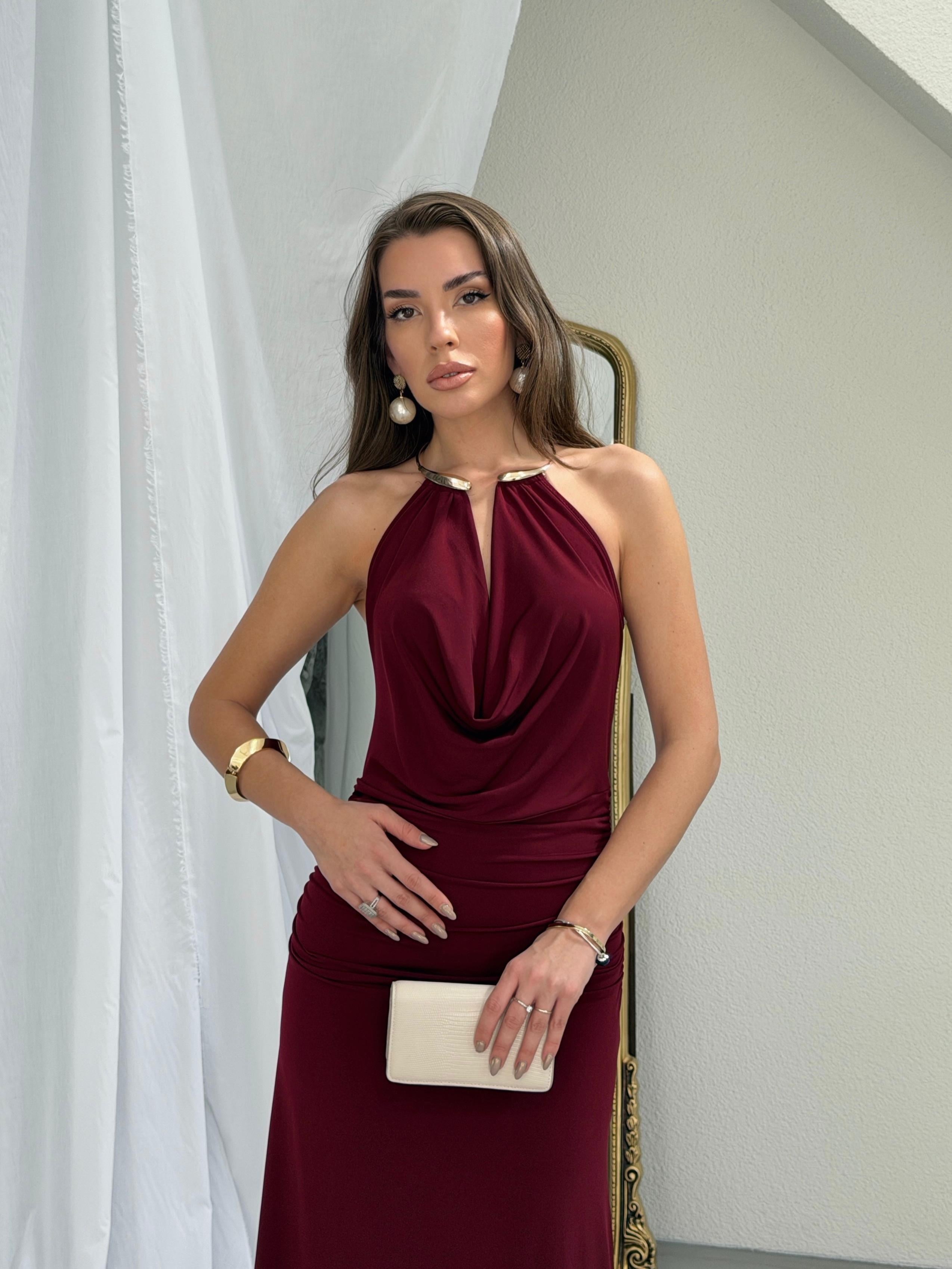 BORDO AKSESUAR DETAYLI DEGAJE YAKA ELBİSE