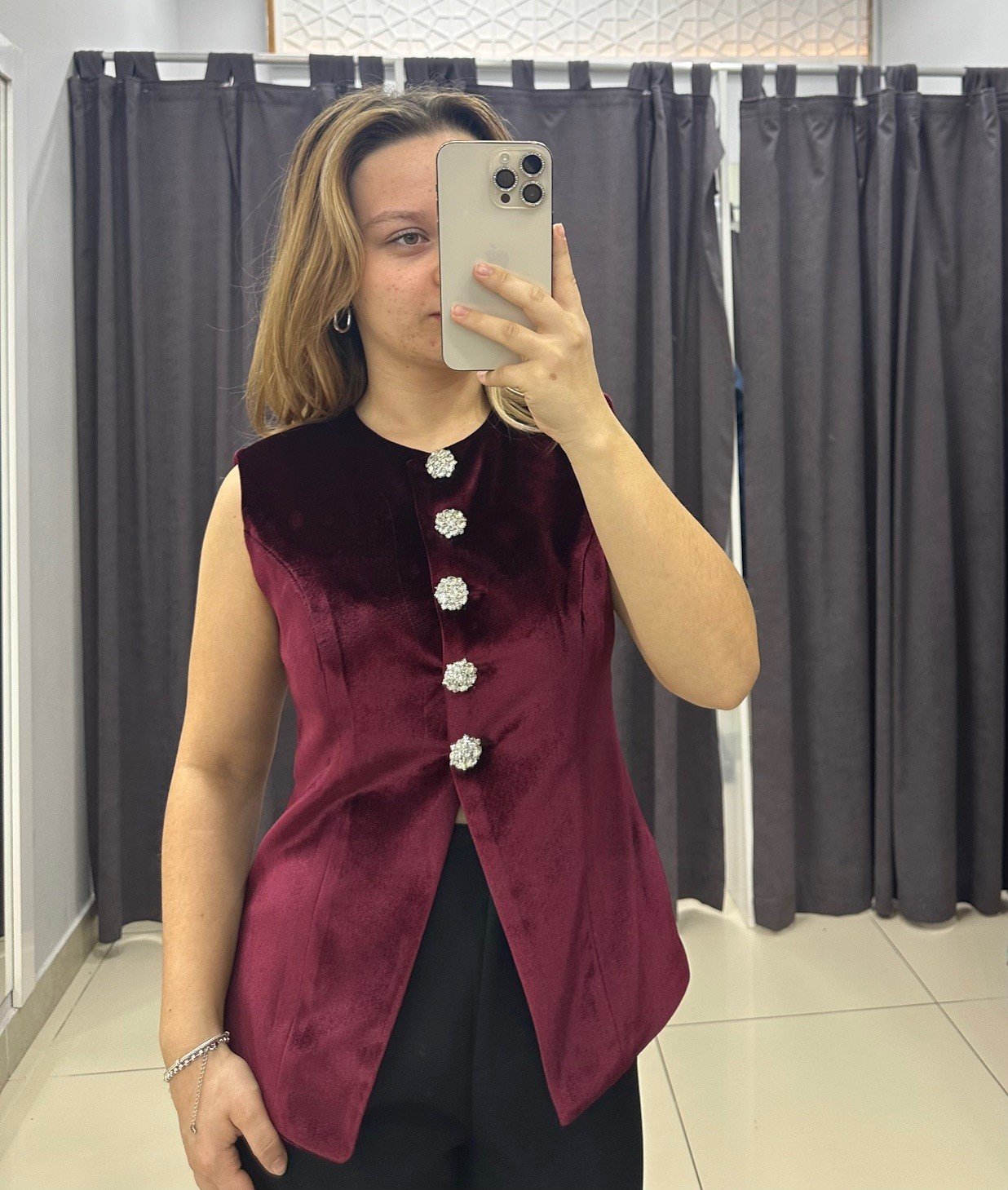 BORDO TAŞ DÜĞME DETAYLI KADİFE YELEK