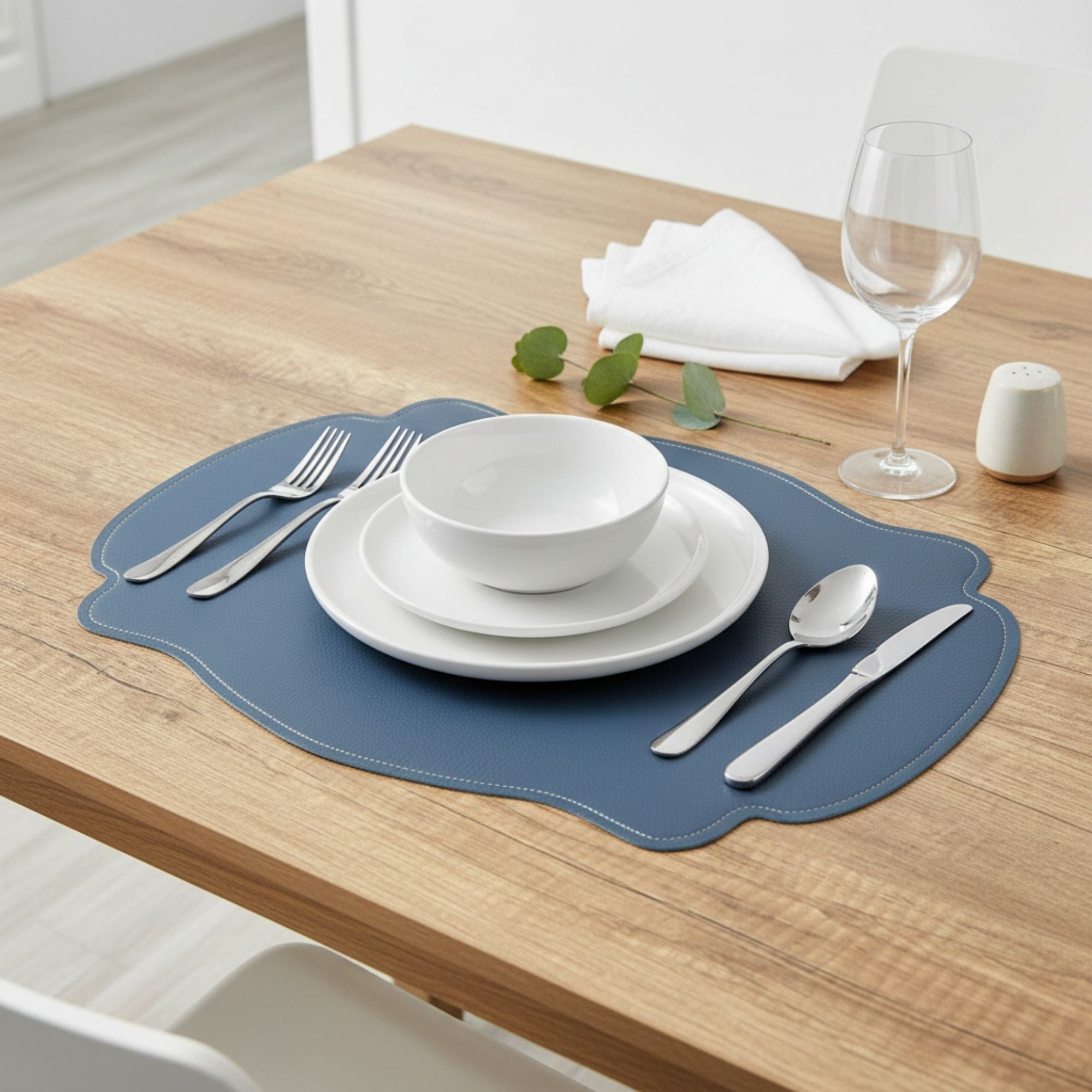 Premium Çift Yüz Kenar Dikişli Deri Amerikan Servis – Lacivert Renk 33×44 cm 