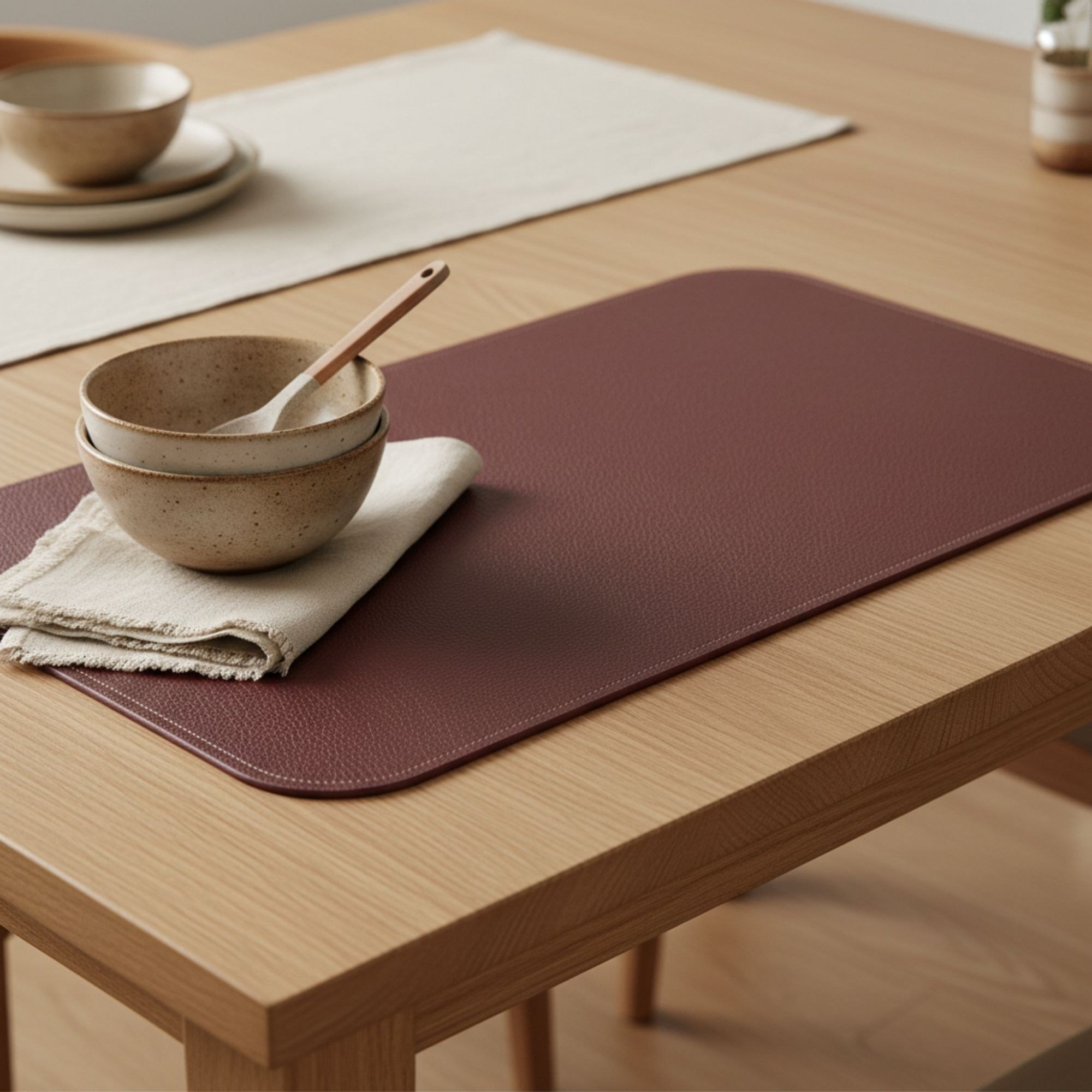 Premium Çift Yüz Kenar Dikişli Deri Amerikan Servis – Bordo Renk 33×44 cm Dikdörtgen