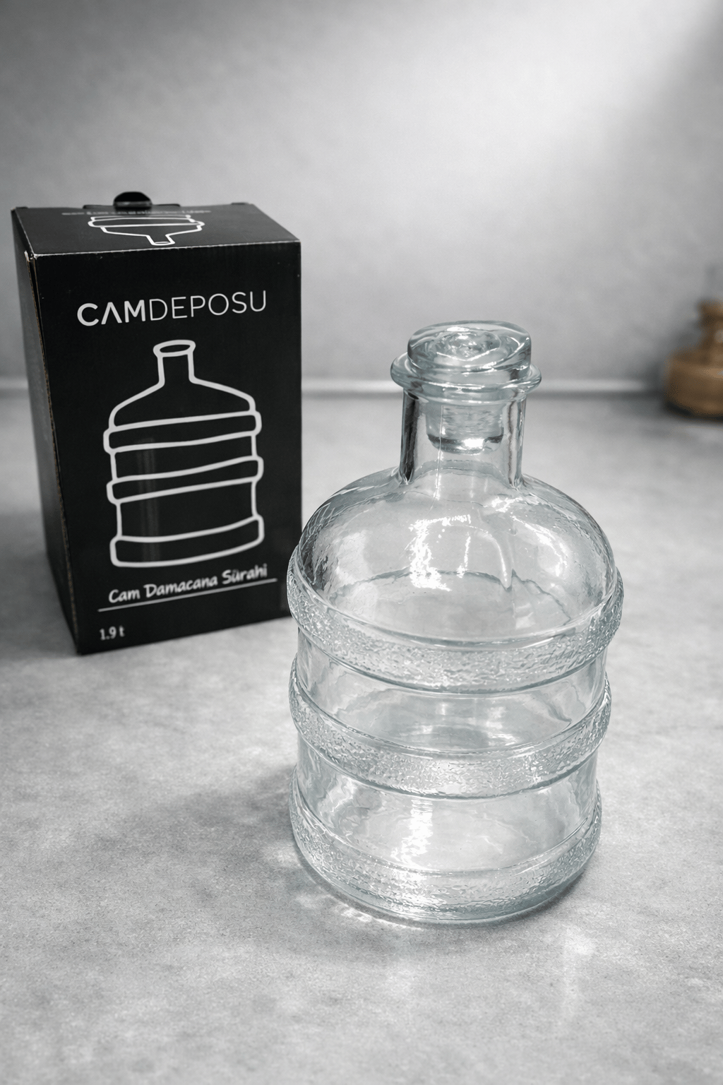 Cam Damacana Şeklinde Sürahi 1.9 LT – Büyük Hacimli Cam Su ve İçecek Sürahisi