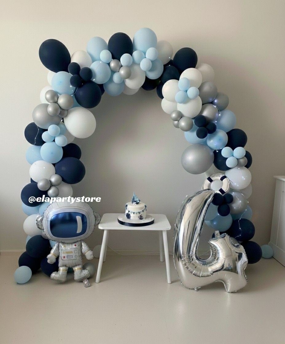 Küçük Astronot Balon Zincir Konsept