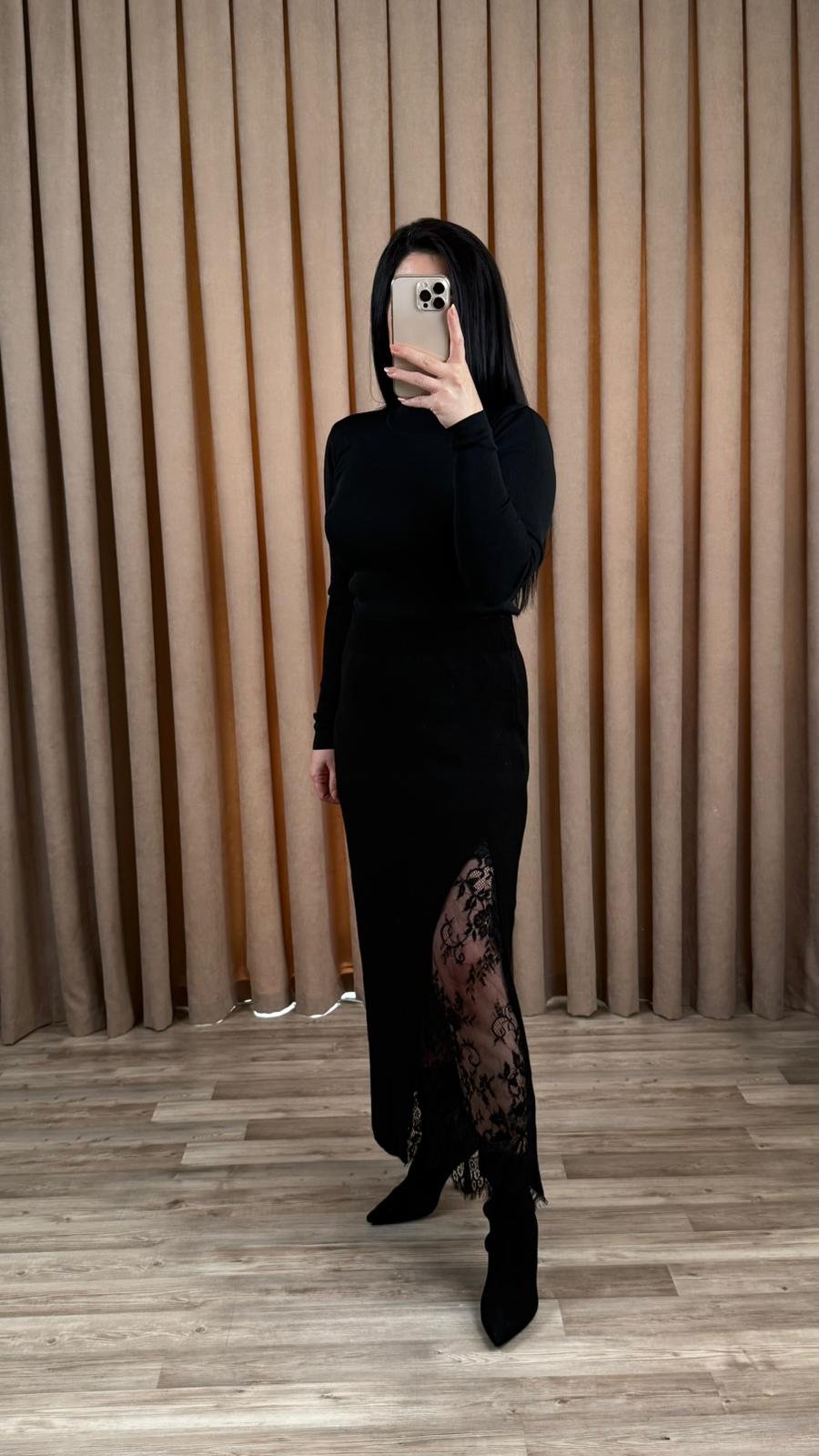 Siyah Dantelli Etek