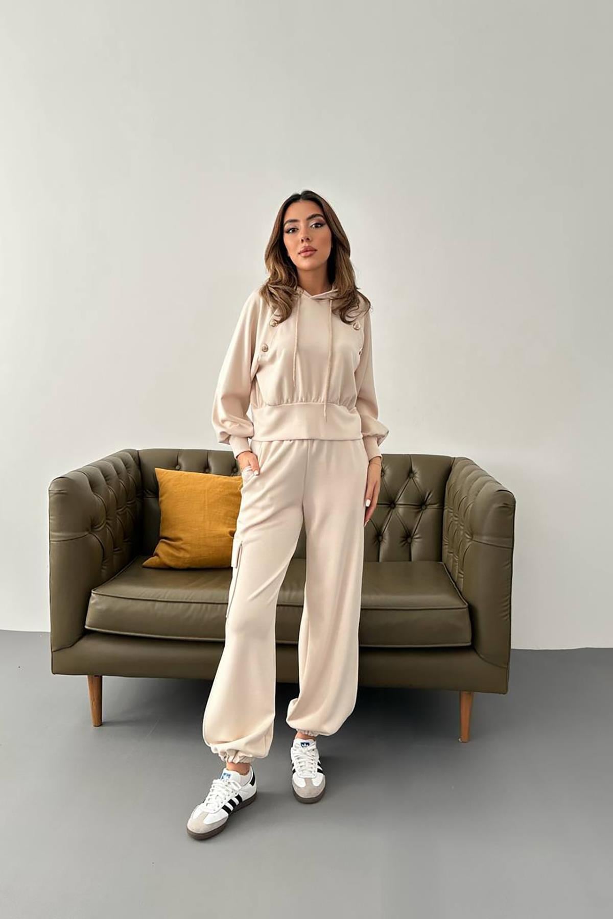 Bej Kapüşonlu Sweatshirt Ve Kargo Pantolon Takım