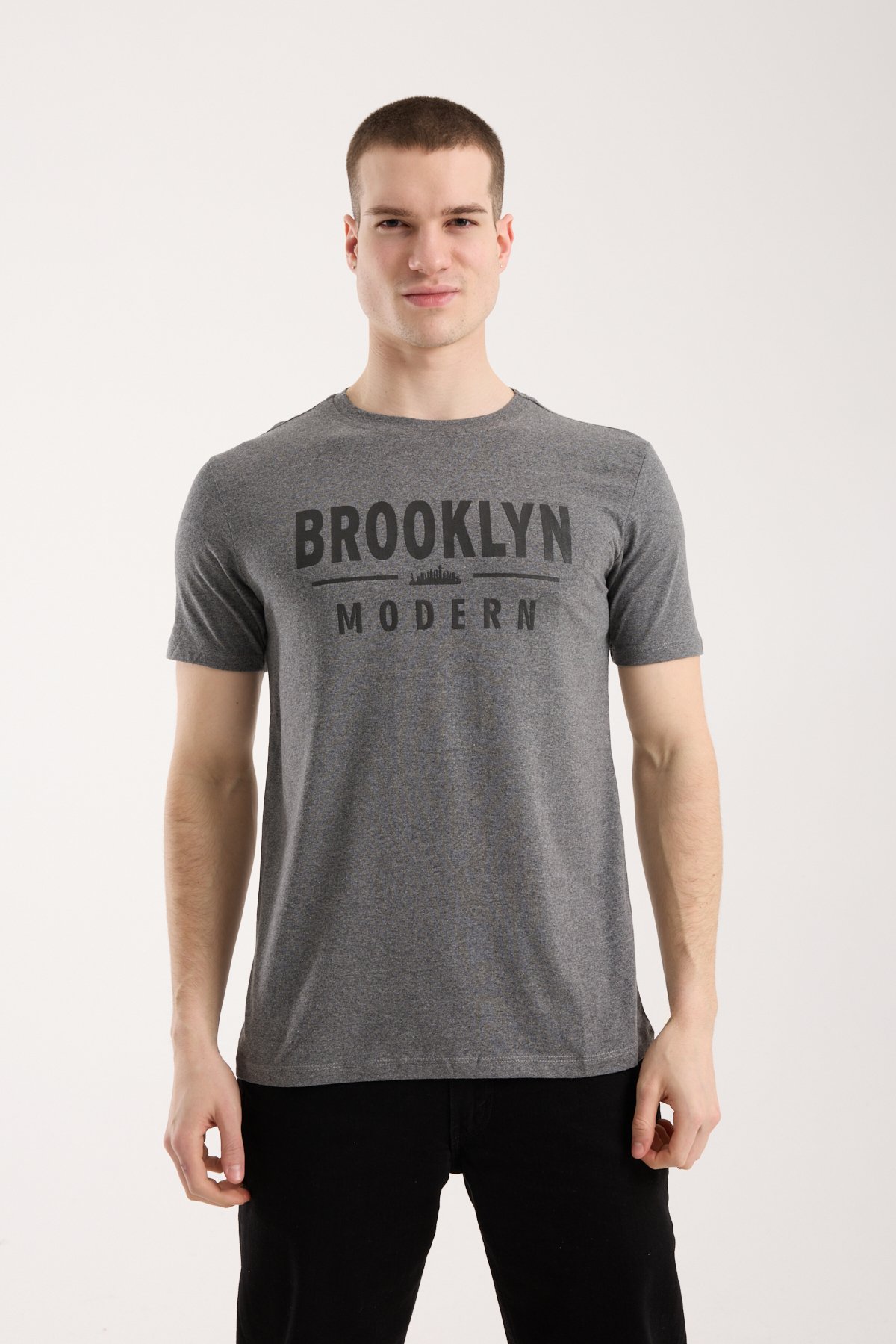 Erkek Rahat Kesim Yazı Detaylı T-Shirt