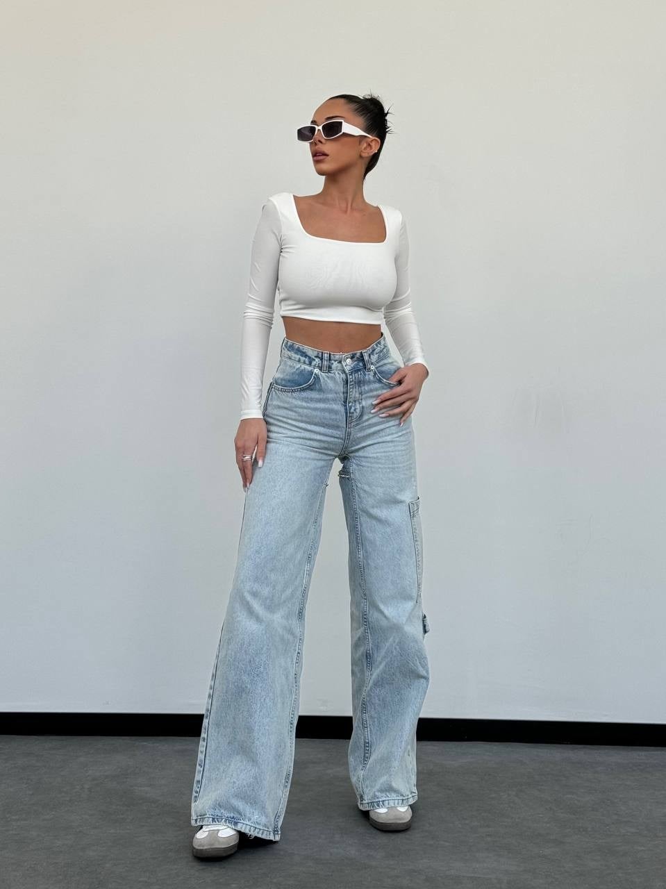 Arkası Pencereli Işıltılı Taşlı Kargo Cepli Wide-Leg Pamuklu Denim Pantolon
