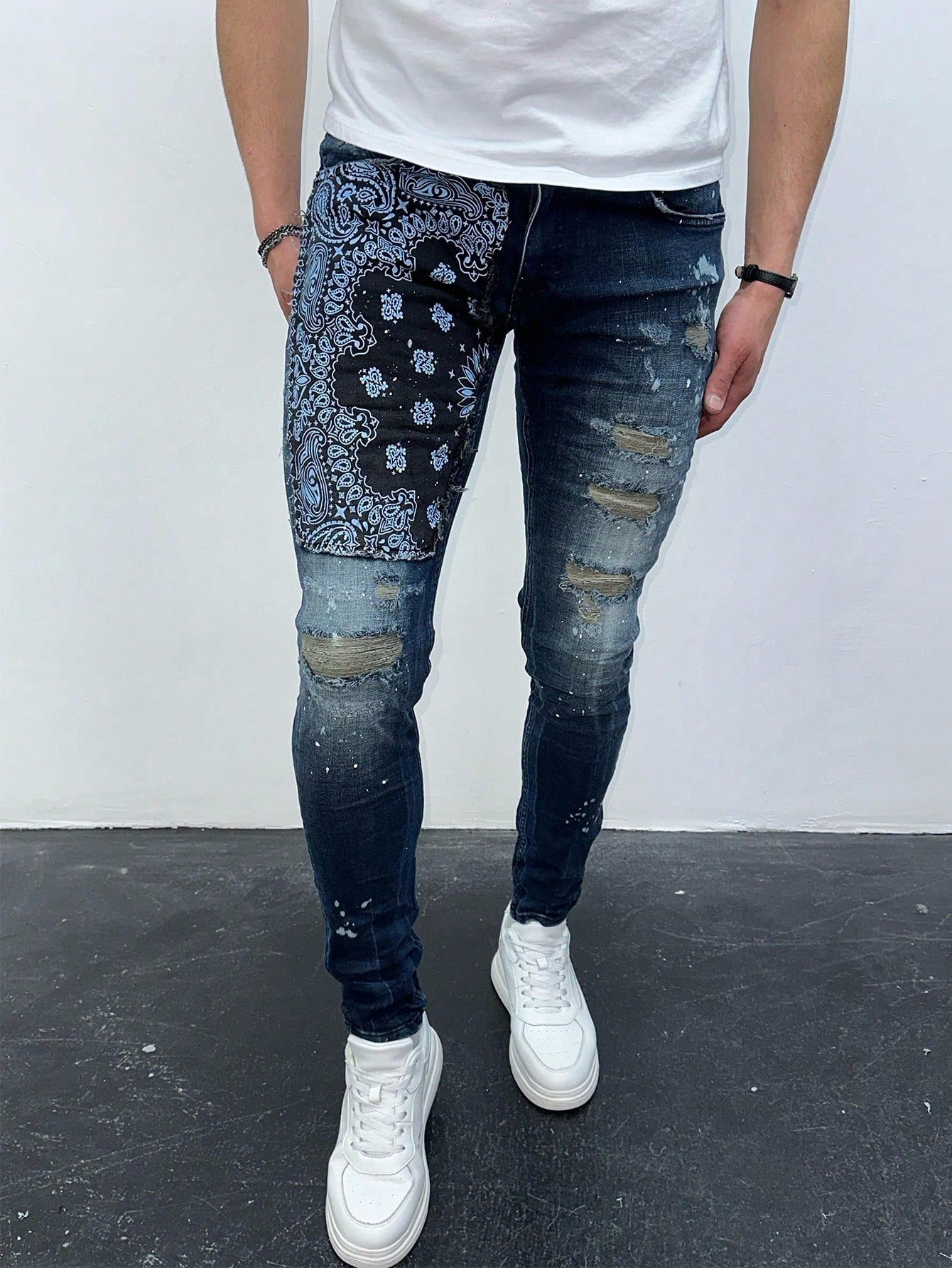 Erkek Slim Fit Bandana Desenli Yırtık Detaylı Likralı Denim Jean Pantolon Koyu Mavi
