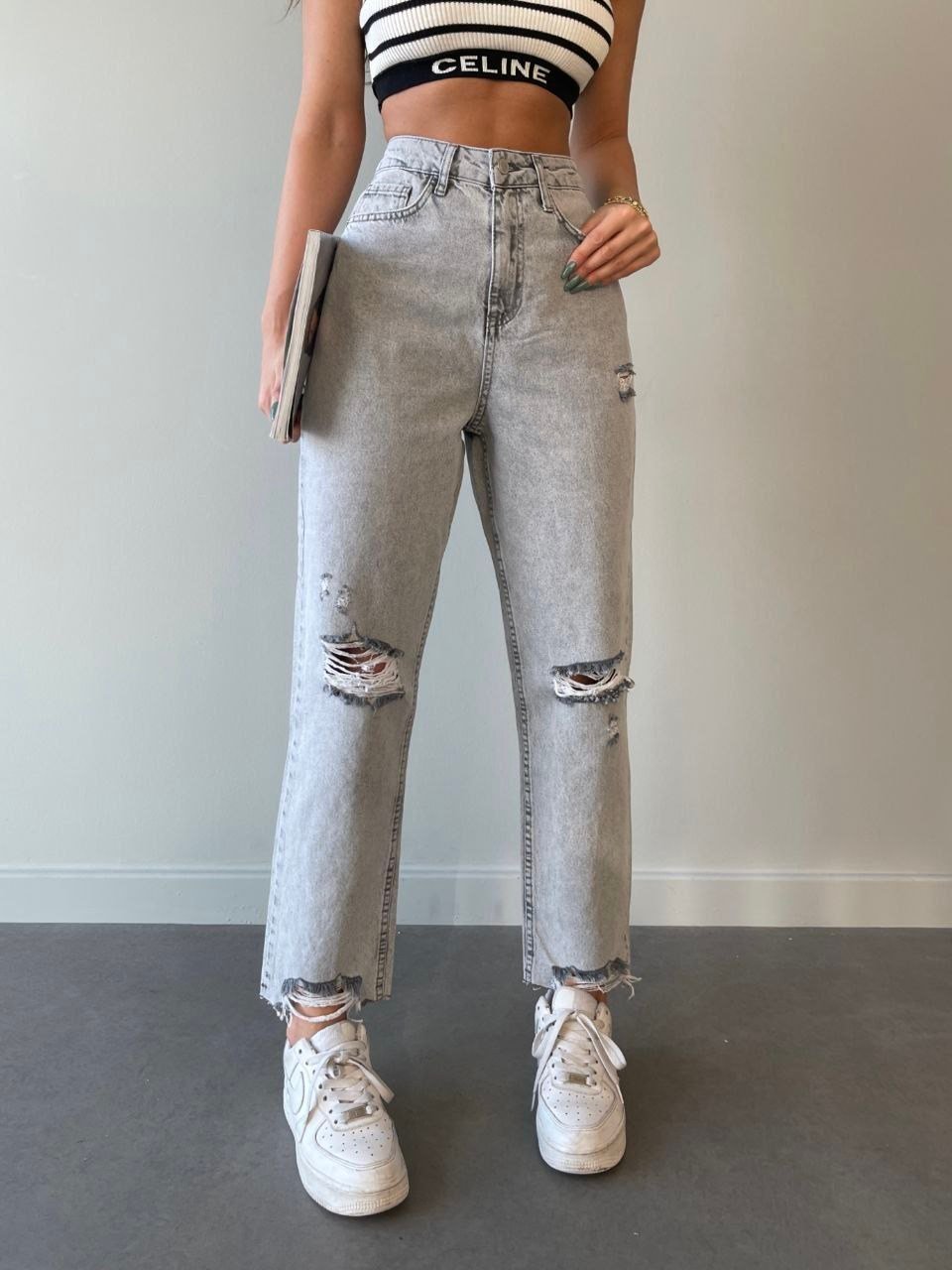 Kadın Açık Gri Yıkamalı Yırtıklı Mom Fit Jean Pantolon