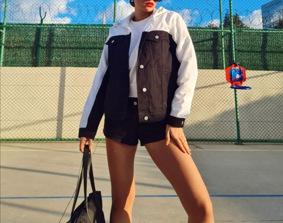 Kadın Siyah Beyaz Kapüşonlu Oversize Denim Ceket