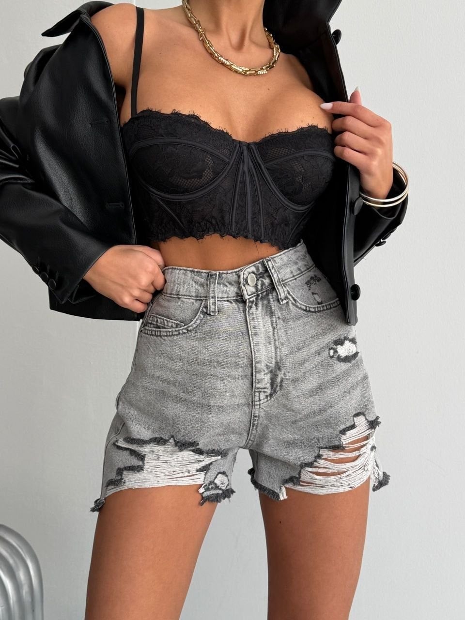 Kadın Yüksek Bel Yırtık Detaylı Denim Şort