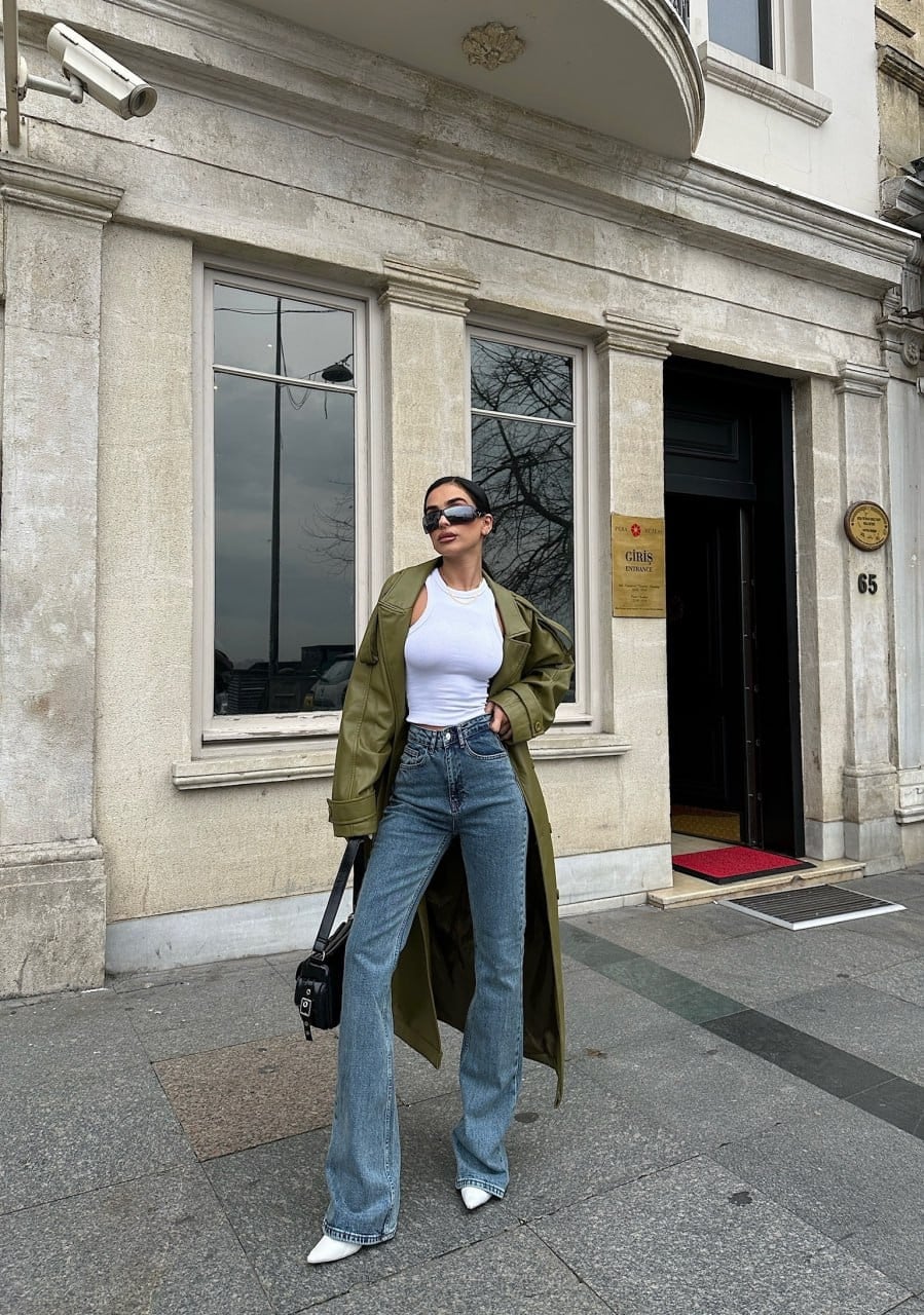 Yüksek Bel Bol ve Geniş Paça Cepli Klasik Lıkralı Denim Pantolon