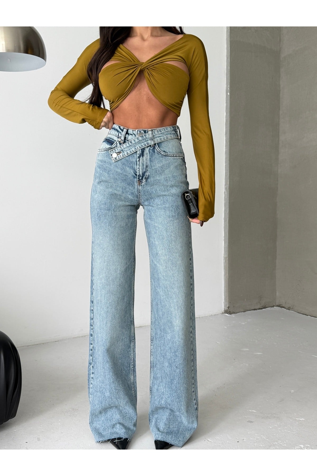 Yüksek Bel Çapraz Kemer Detaylı Wide Leg Denim Pantolon – Açık Mavi