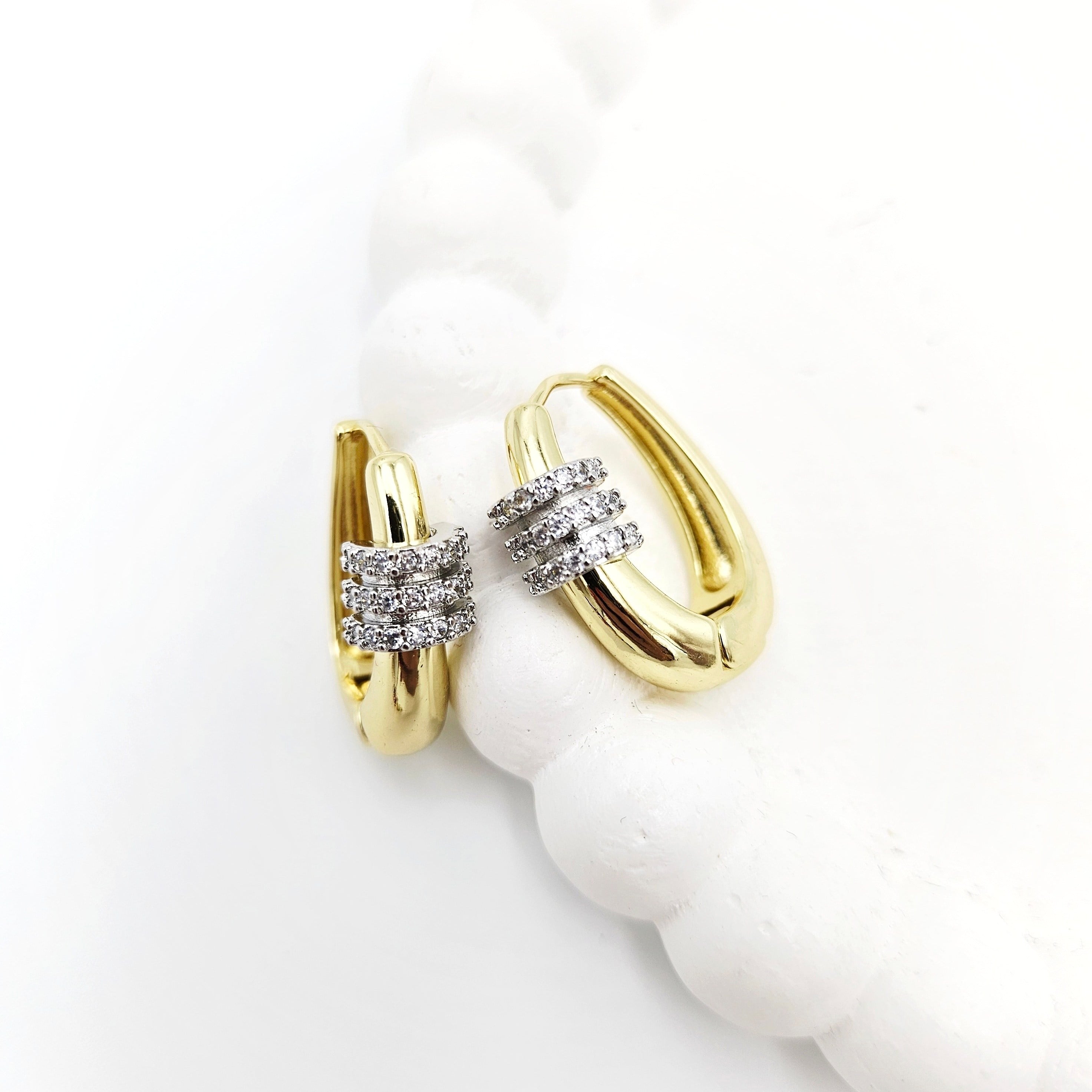 Özel Seri Silver Zirkon Taşlı Oval Halka Küpe