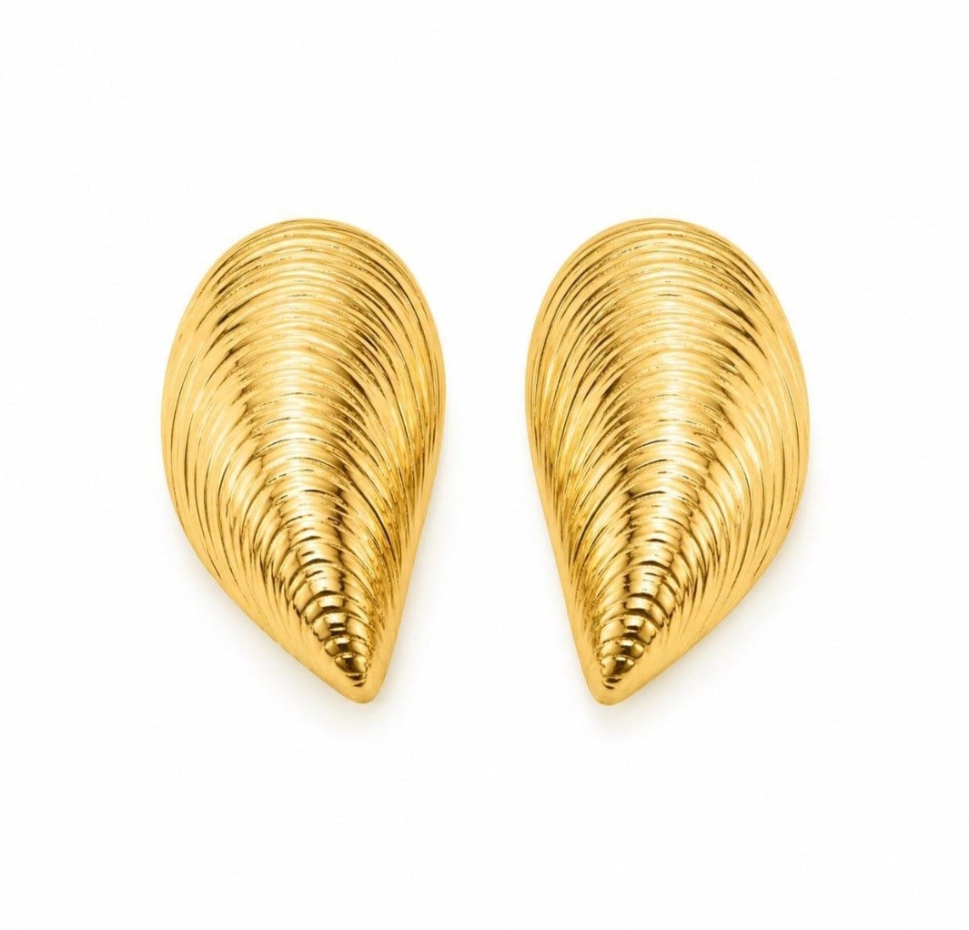 Tırtık Desenli Midye Gold Küpe