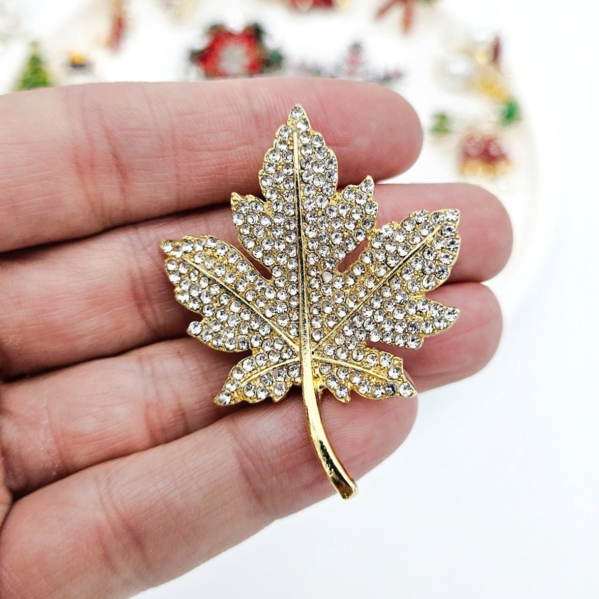 Zirkon Taşlı Gold Çınar Yaprağı Broş