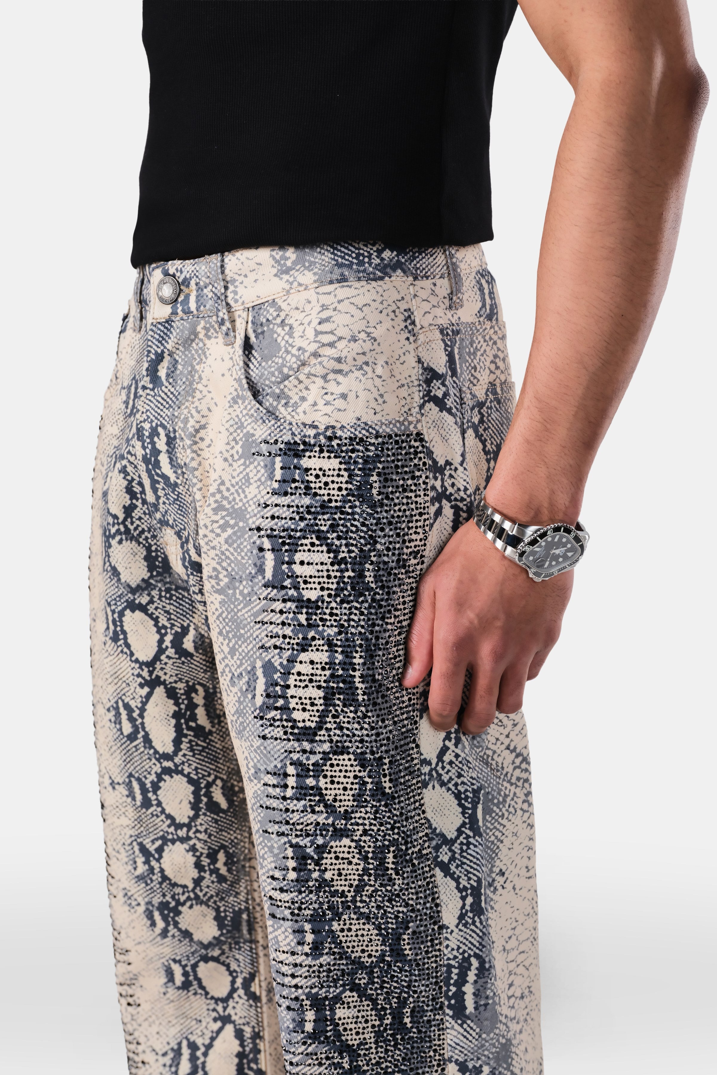 Siyah Taş Detaylı Baskılı Baggy Jean