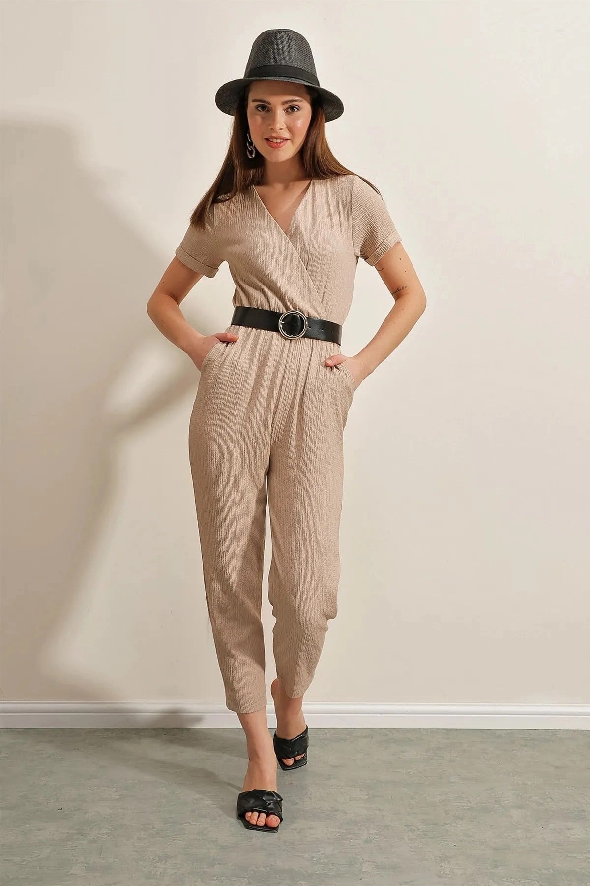 Kadın Bej Beli Lastikli V Yaka Deri Kemerli Örme Tulum HZL23S-BD170221