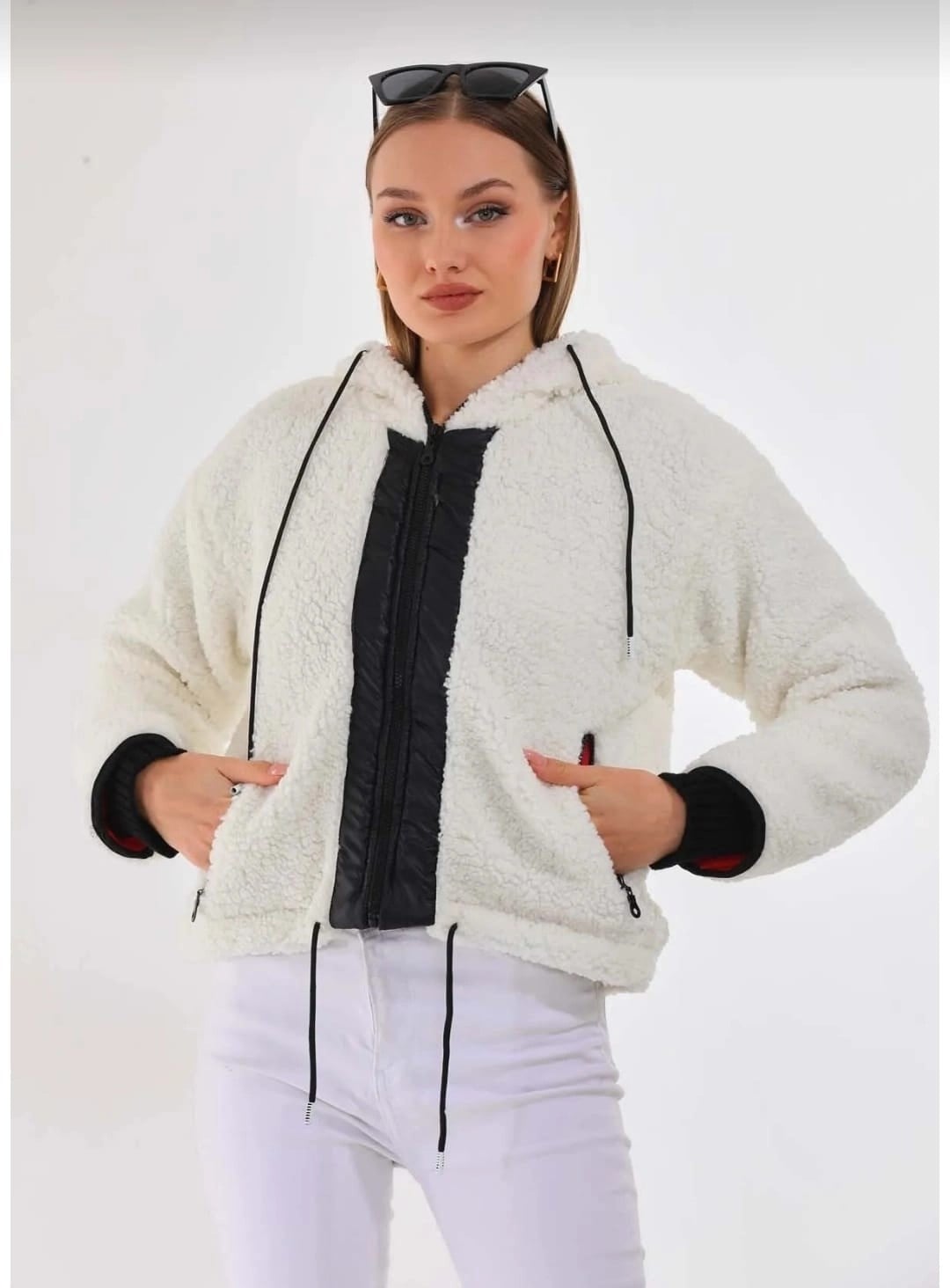 Kadın Beyaz Çift Cepli Fermuarlı İçi Saten Astarlı Rahat Suni Kürklü Peluş Mont HZL24W-BD129391