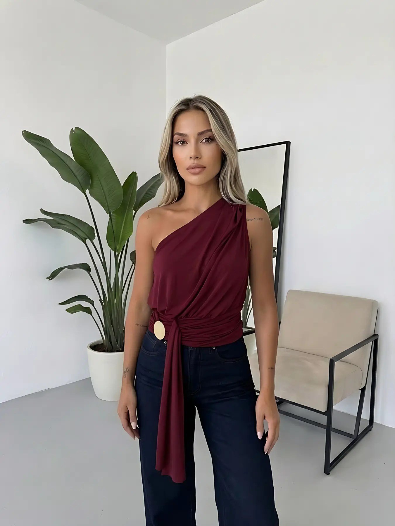 Kadın Bordo Asimetrik Tek Omuz Drapeli Gold Aksesuar Detaylı Sandy Bluz HZL26S-FRY123751