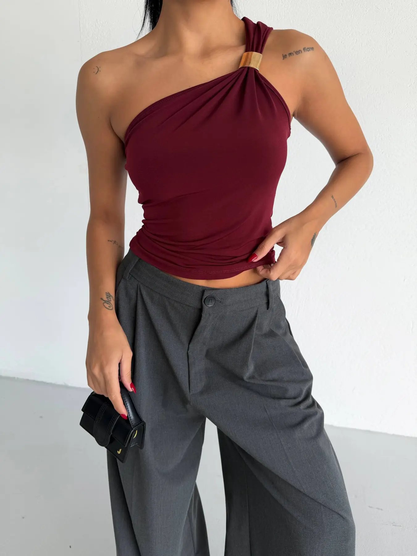 Kadın Bordo Tek Omuz Gold Metal Detaylı Sandy Bluz HZL26S-FRY123821