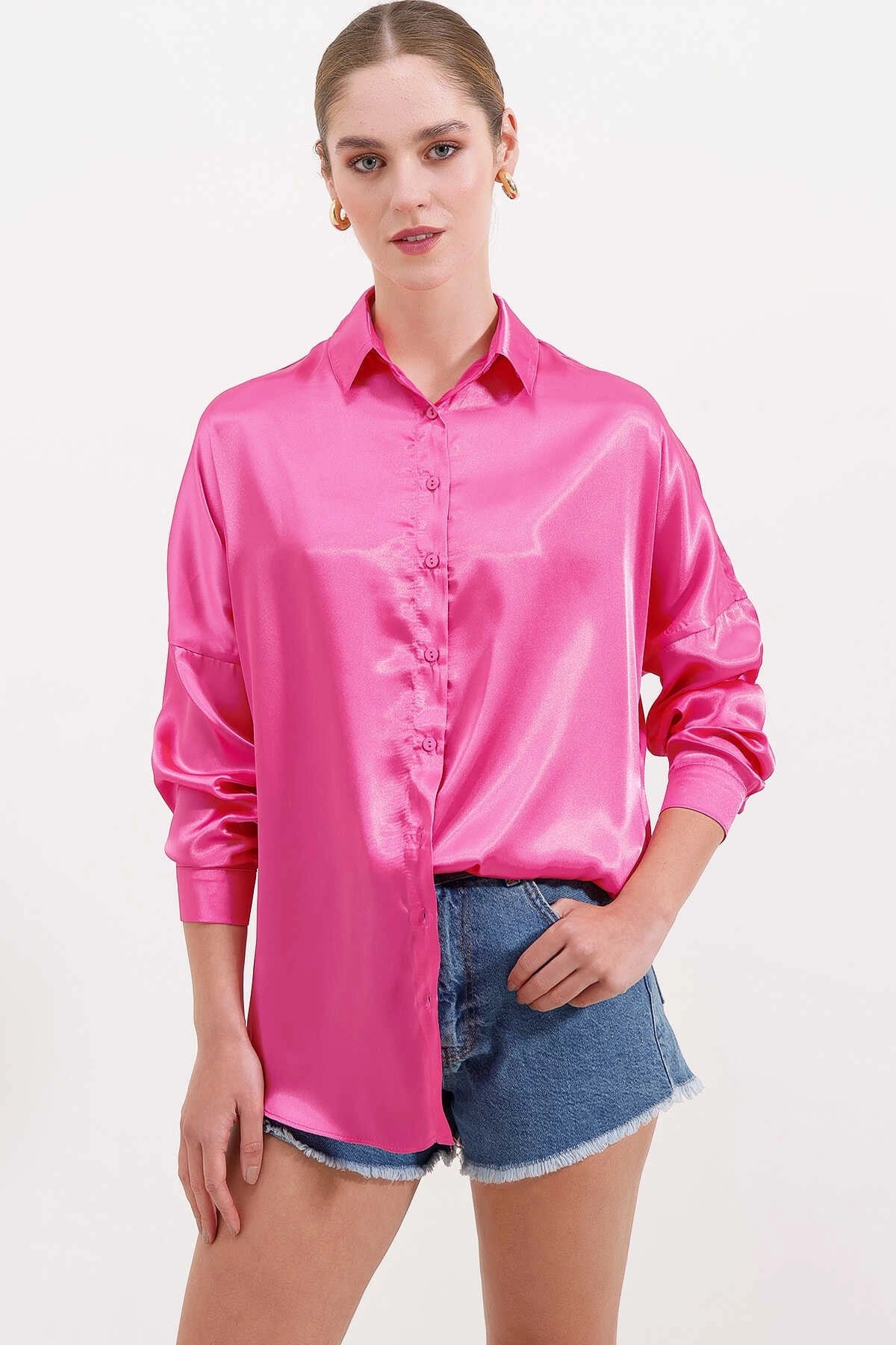 Kadın Fuşya Oversize Dökümlü Saten Yüzeyli Gömlek HZL23S-BD139851