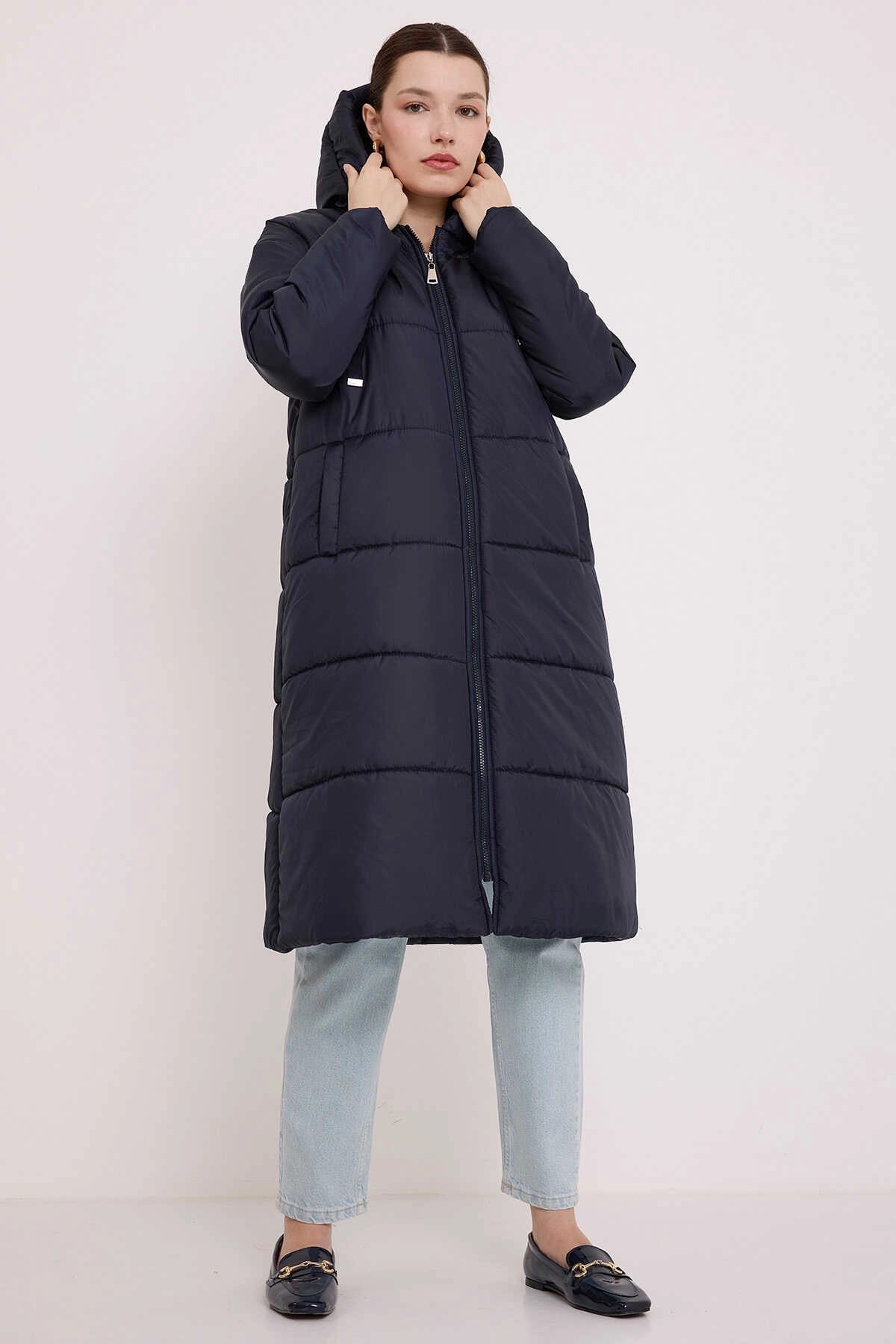 Kadın Lacivert Kapşonlu Uzun Oversize Şişme Mont HZL22W-BD151201