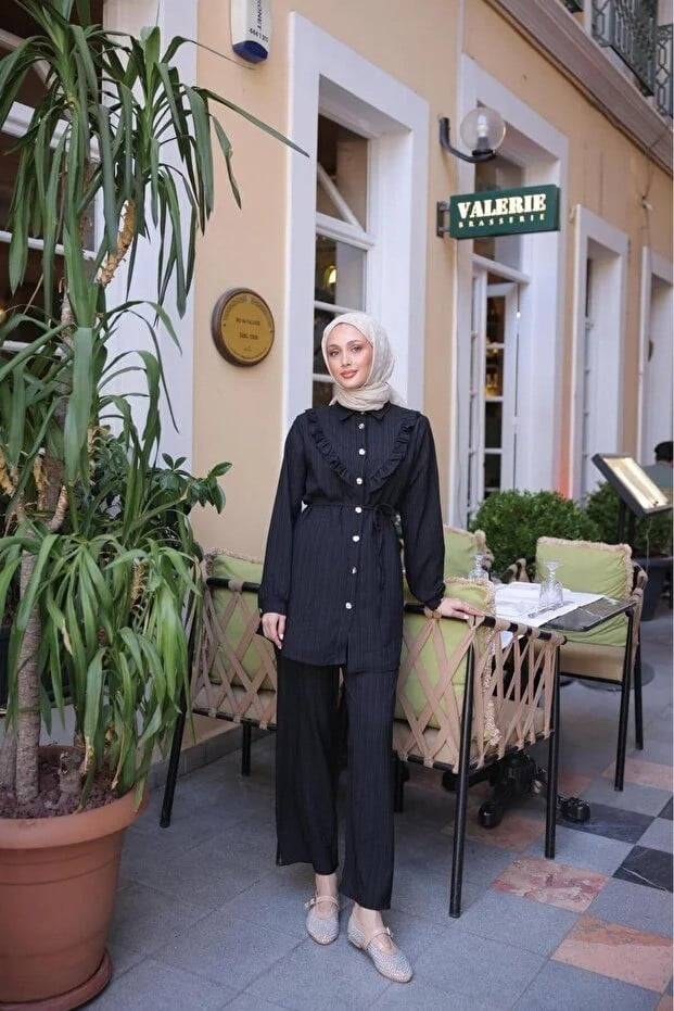 Kadın Siyah Gold Düğmeli V Fırfırlı İkili Tesettür Takım YS-NS49371