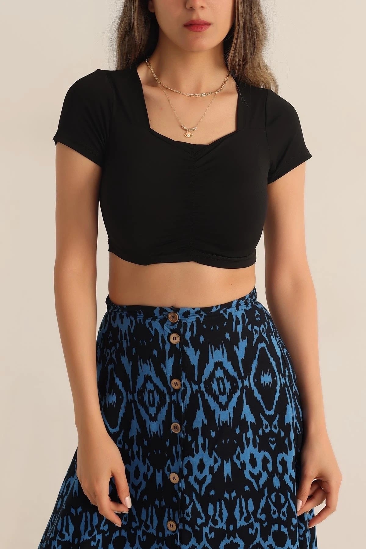 Kadın Siyah Kare Yaka Ön Büzgülü Crop Bluz HZL23S-SND120151