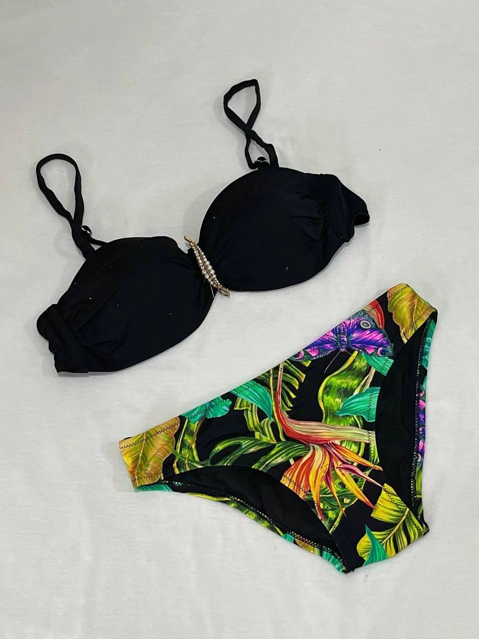 Kadın Siyah Taş İşlemeli Toka Aksesuarlı Astarlı Bikini Takım HZL25S-LC208