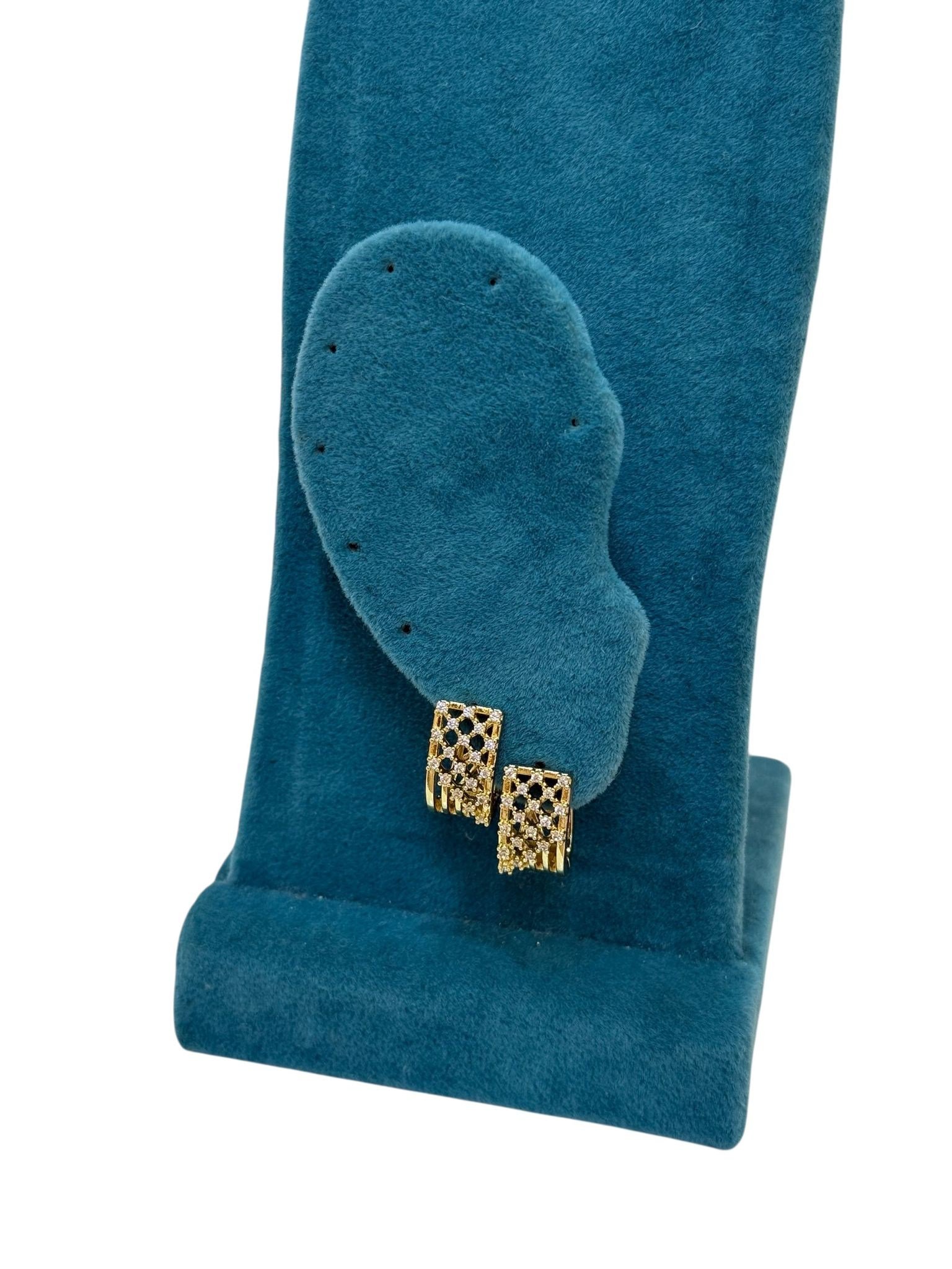 14K Gold Renk Dama Desen Taşlı VIP Mini Küpe (1,5 CM)