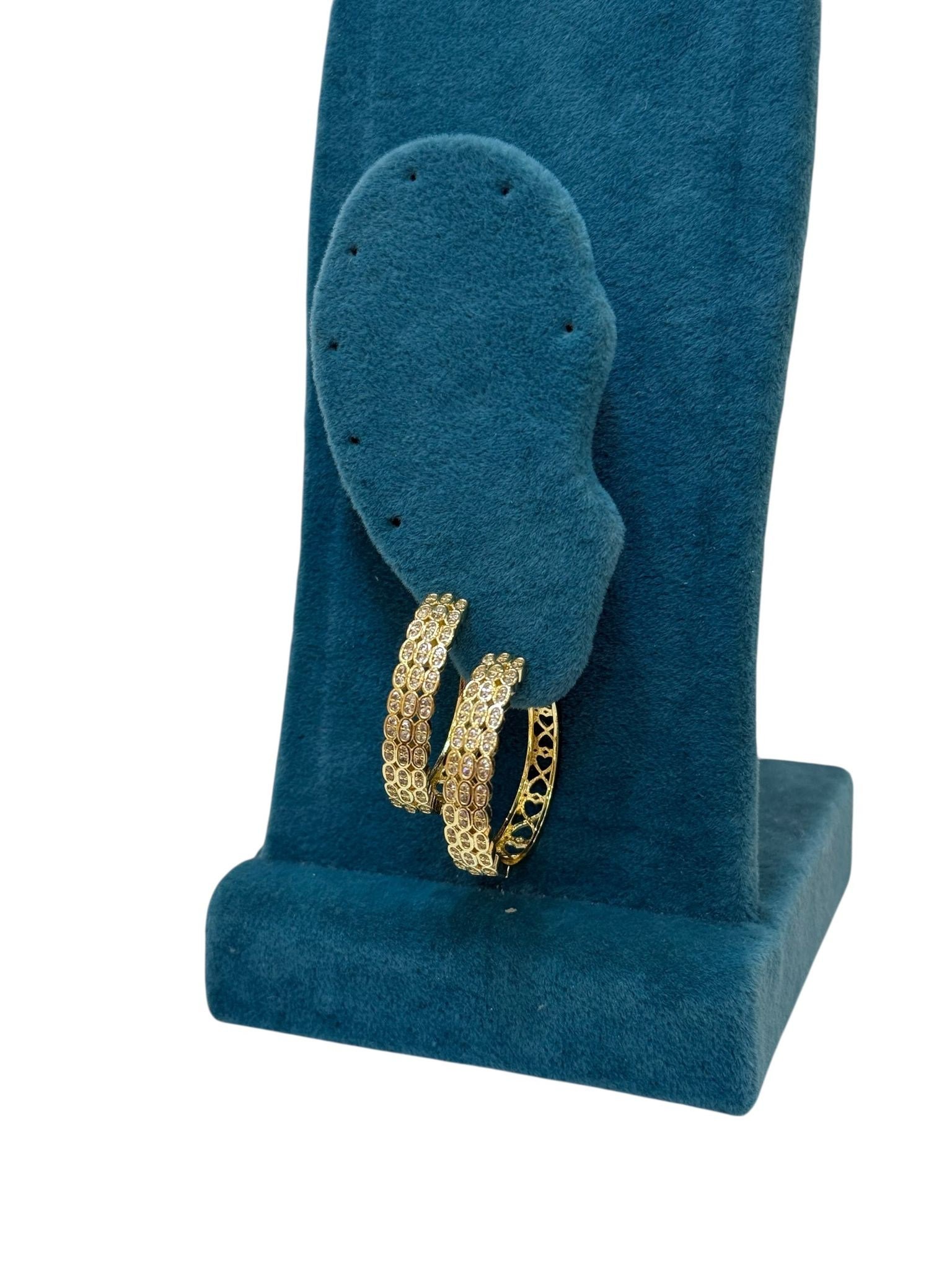 14K Gold Renk Full Taş Üç Sıra Orta Boy VIP Küpe (2,5 CM)