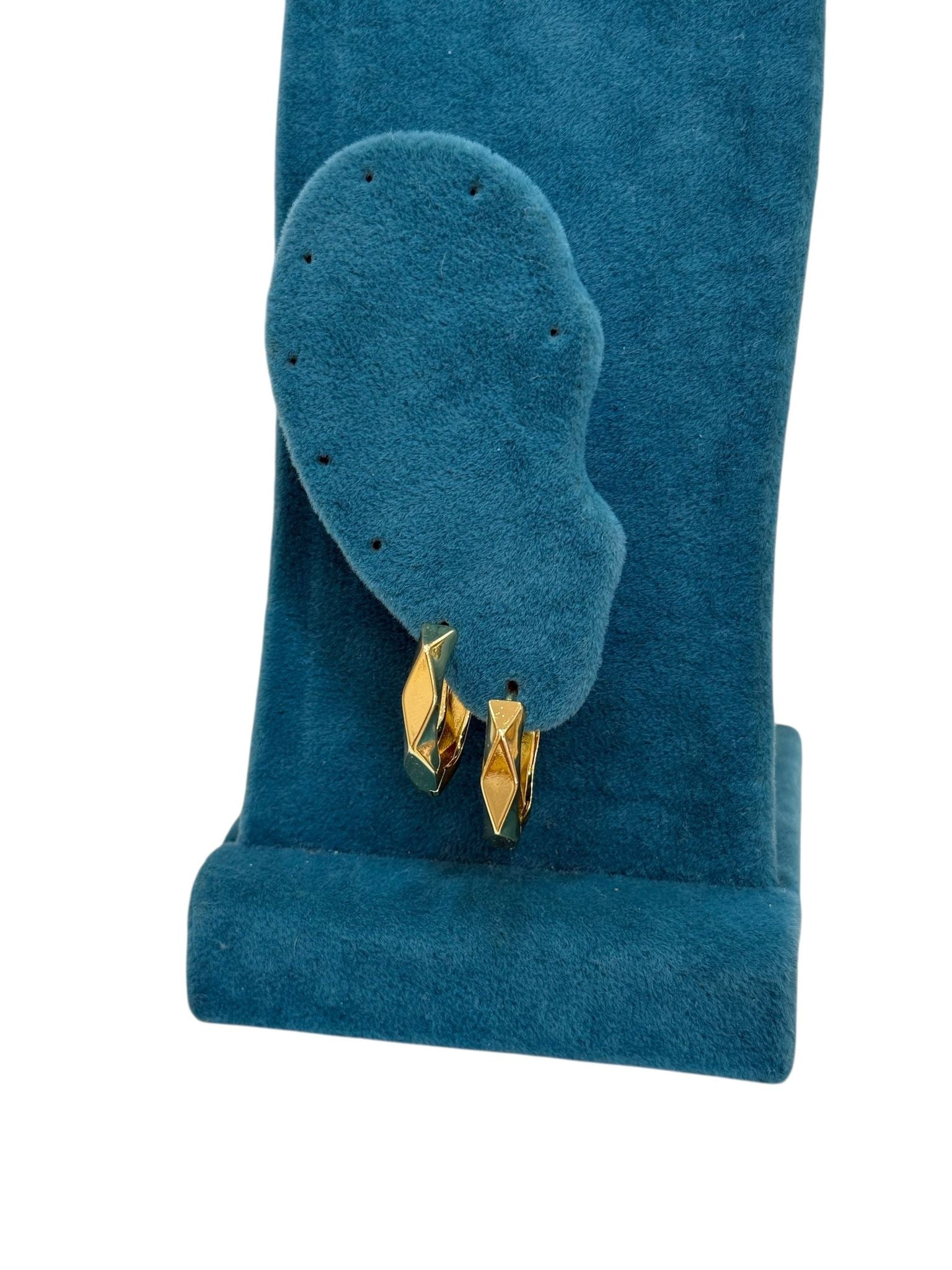 14K Gold Renk Geometrik Halka Vip Küpe (1,5 CM)