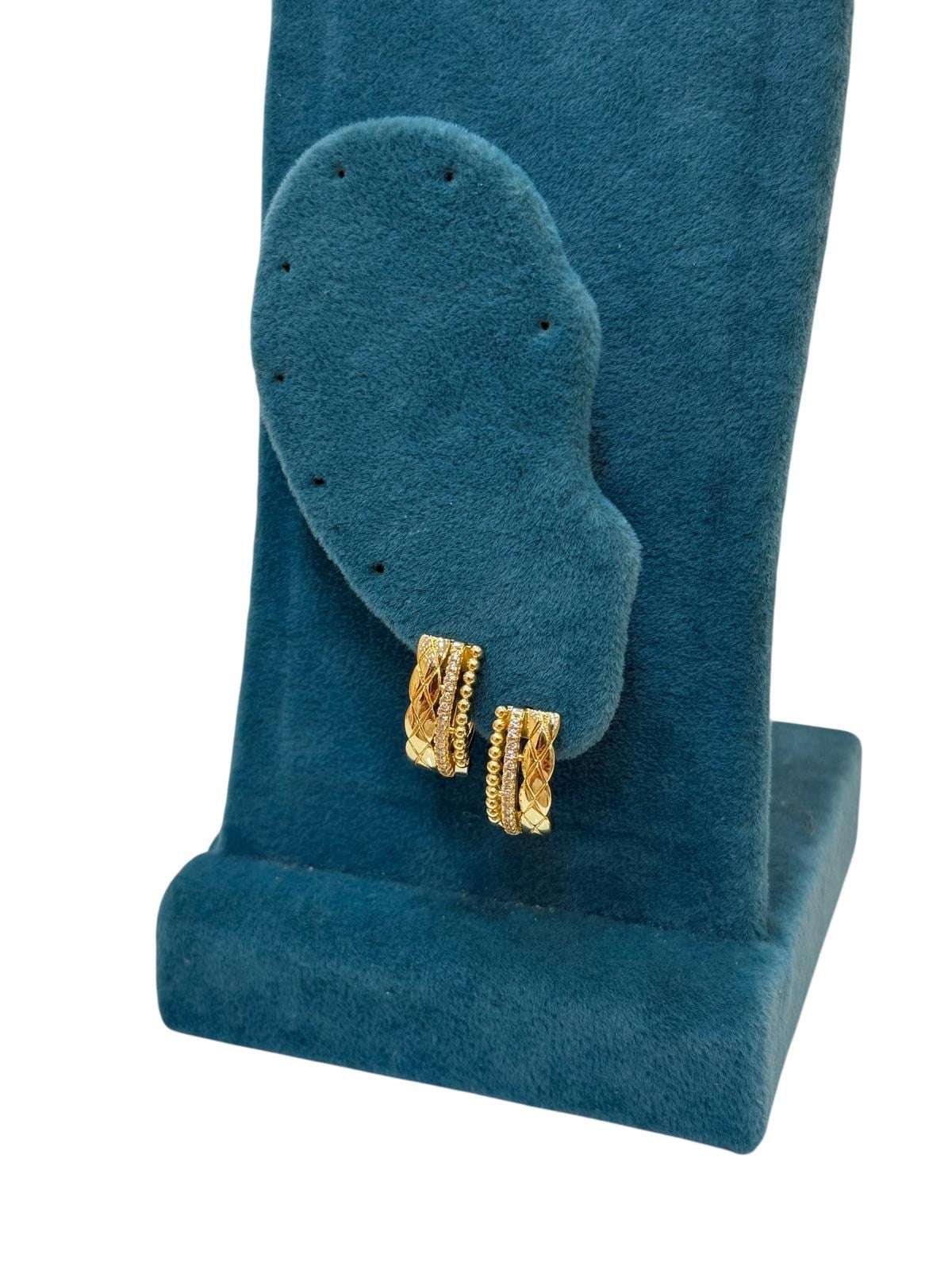14K Gold Renk Mini 3 Şerit Dokulu VIP Küpe (1 CM)