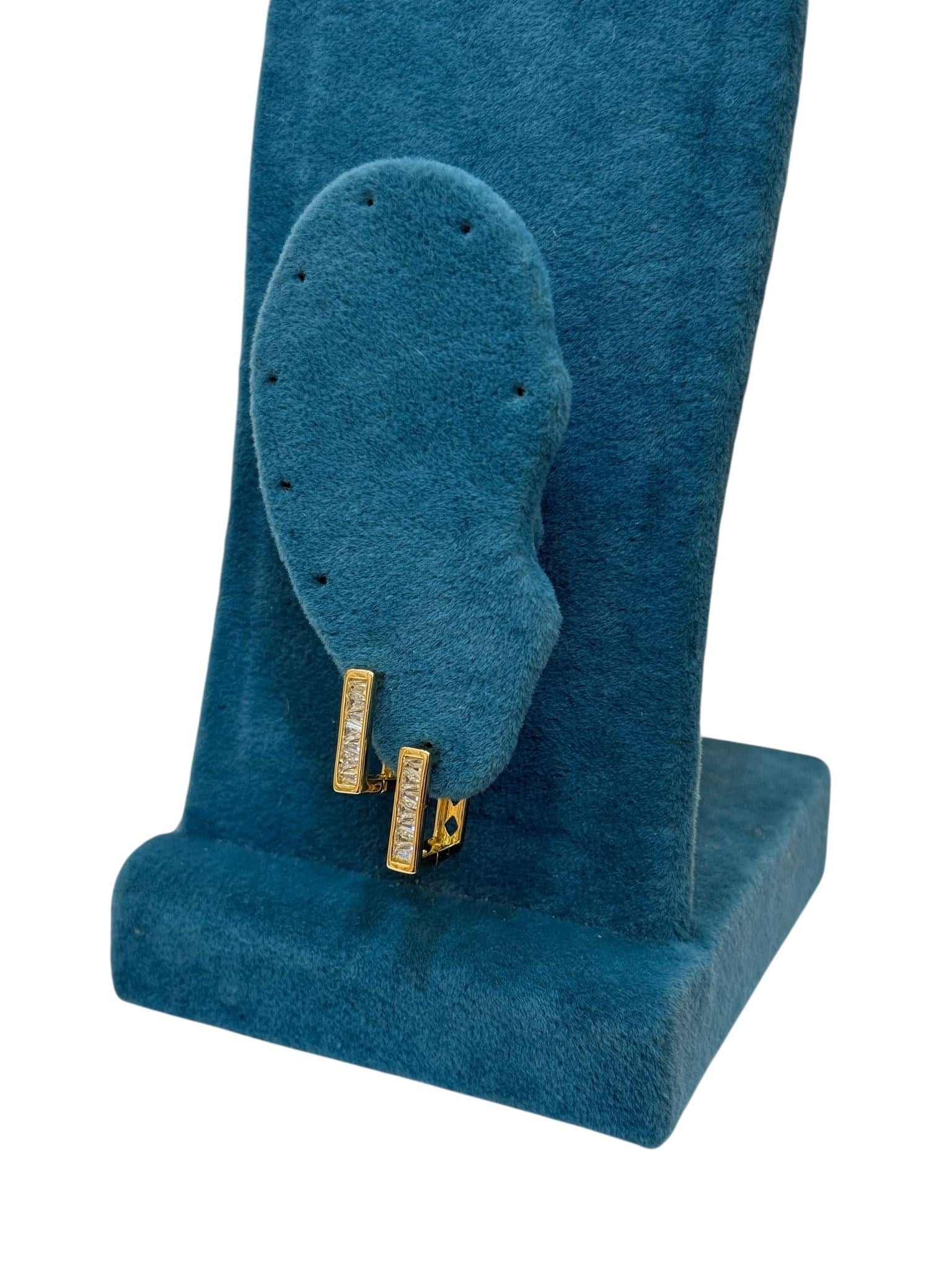 14K Gold Renk Mini Dikdörtgen Kesme Sıra Taşlı VIP Küpe (1 CM)