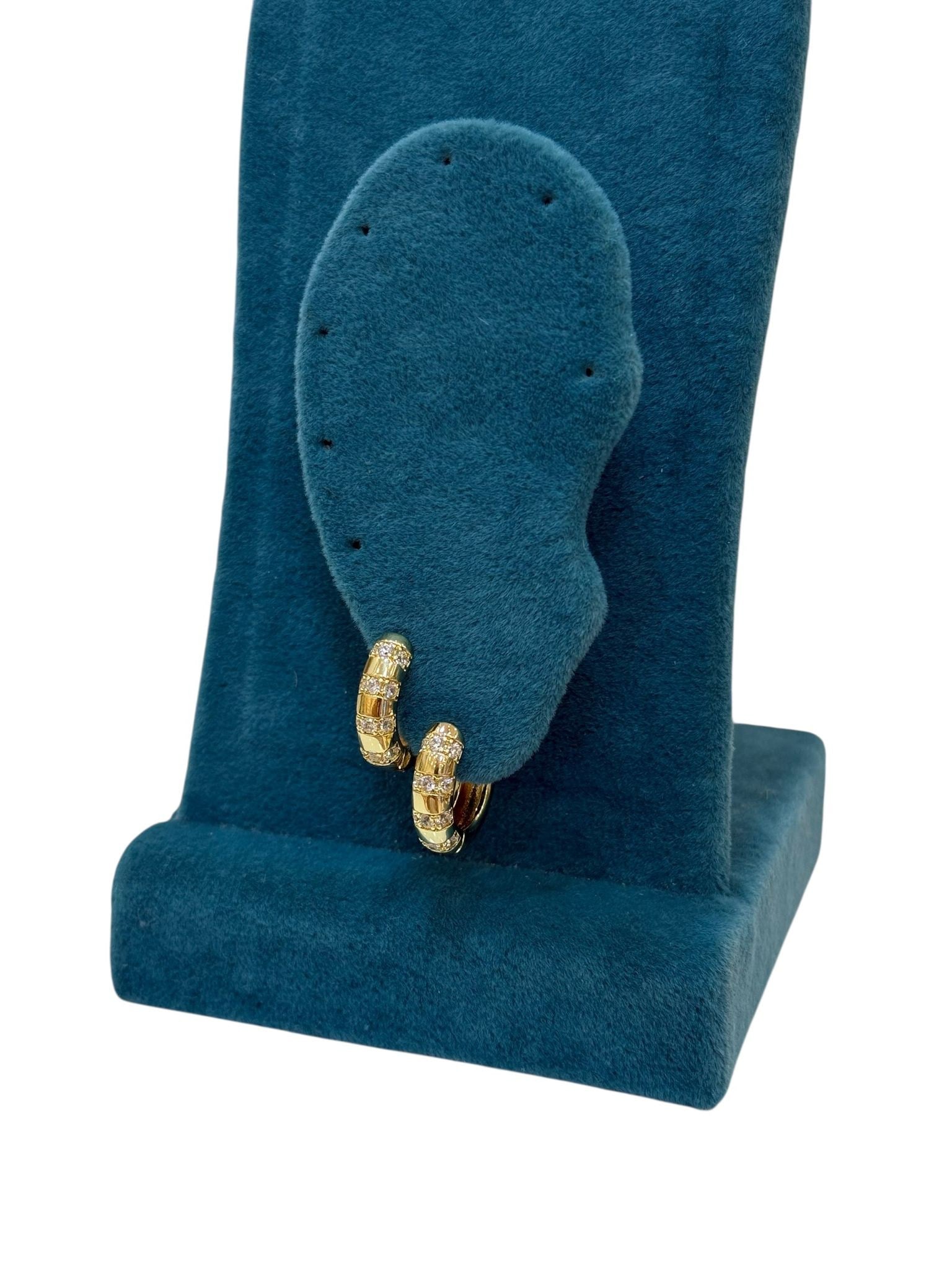 14K Gold Renk Mini Taş Dökümlü Sıralı Halka Küpe (1 CM)