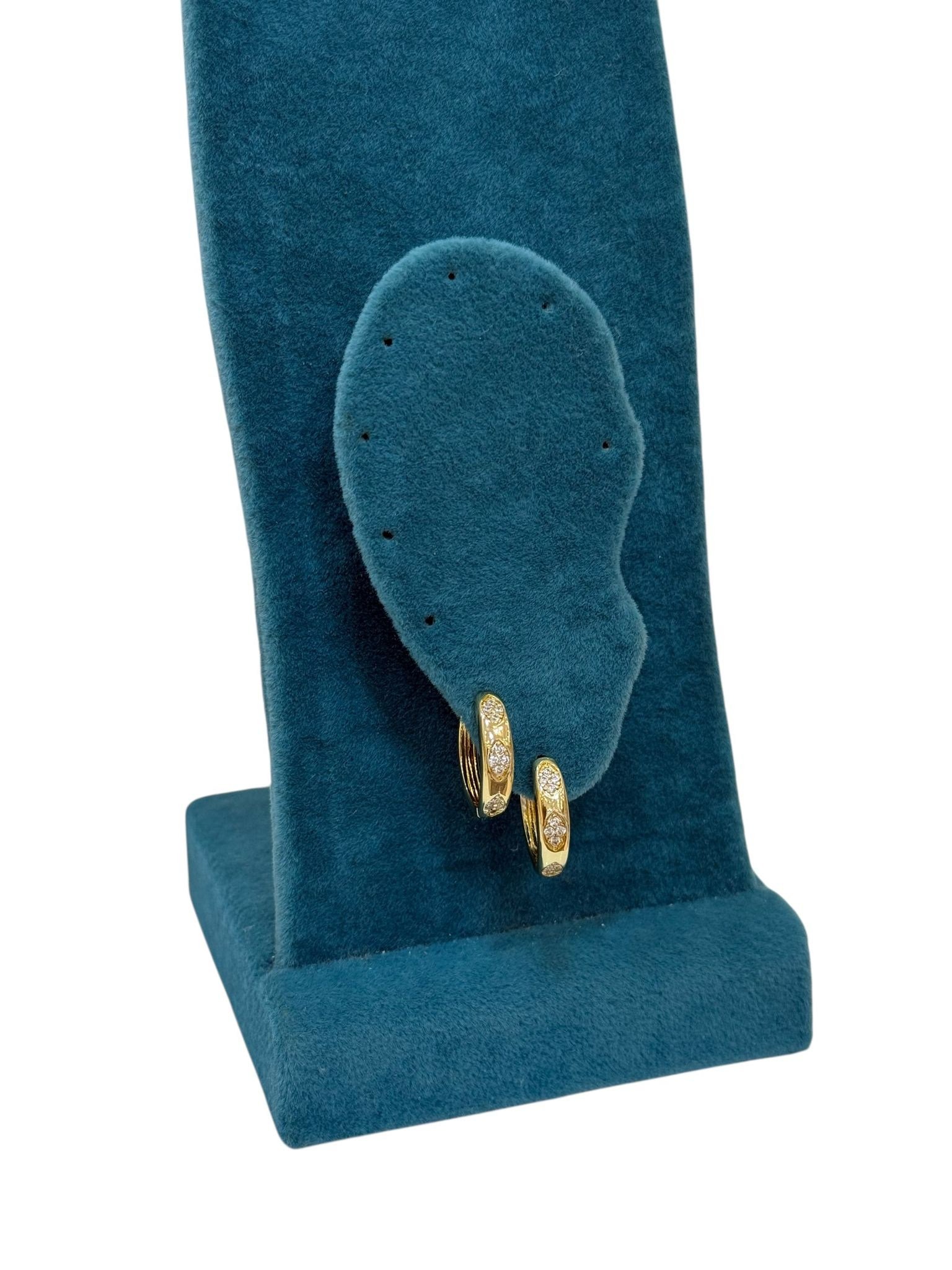 14K Gold Renk Mini Üzeri Taş Mine VIP Halka Küpe (1 CM)
