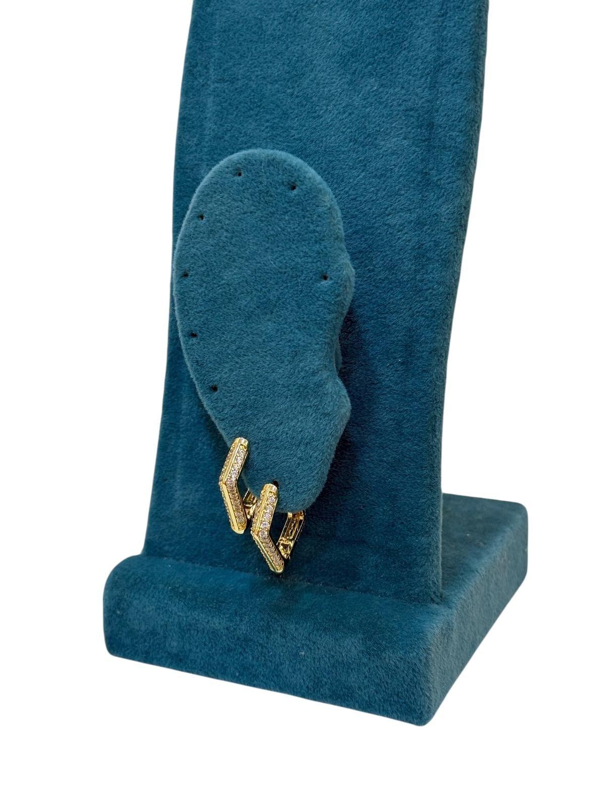 14K Gold Renk VIP Mini Üçgen Zirkon Taş Küpe (1,5 CM)